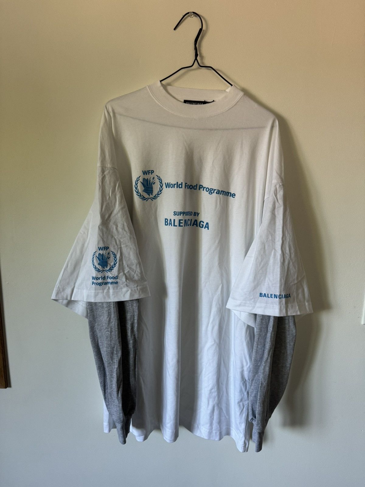 Balenciaga Balenciaga WFP longsleeve White Size US XL / EU 56 / 4 - 2 Thumbnail
