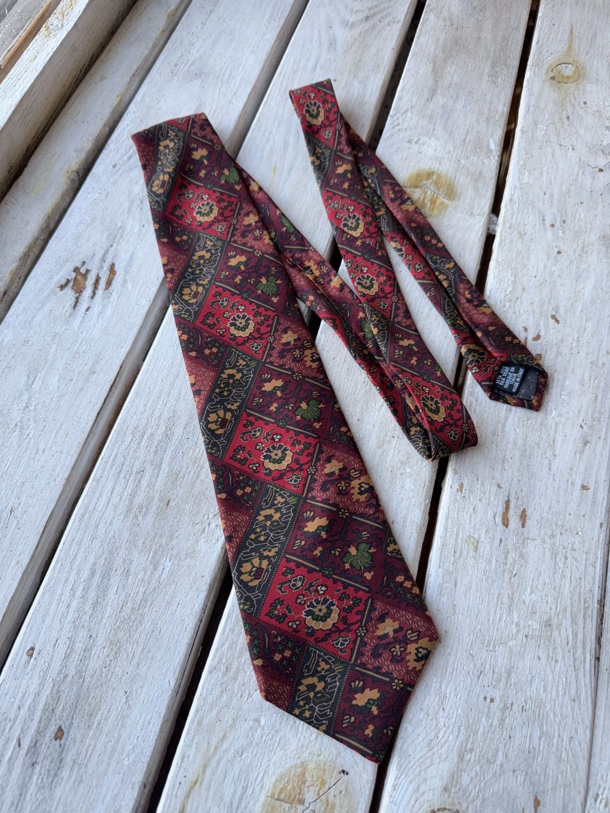 Designer × Yves Saint Laurent Vintage YSL Ornate Silk Tie – Red Floral Geometric Pattern Size ONE SIZE - 1 Thumbnail