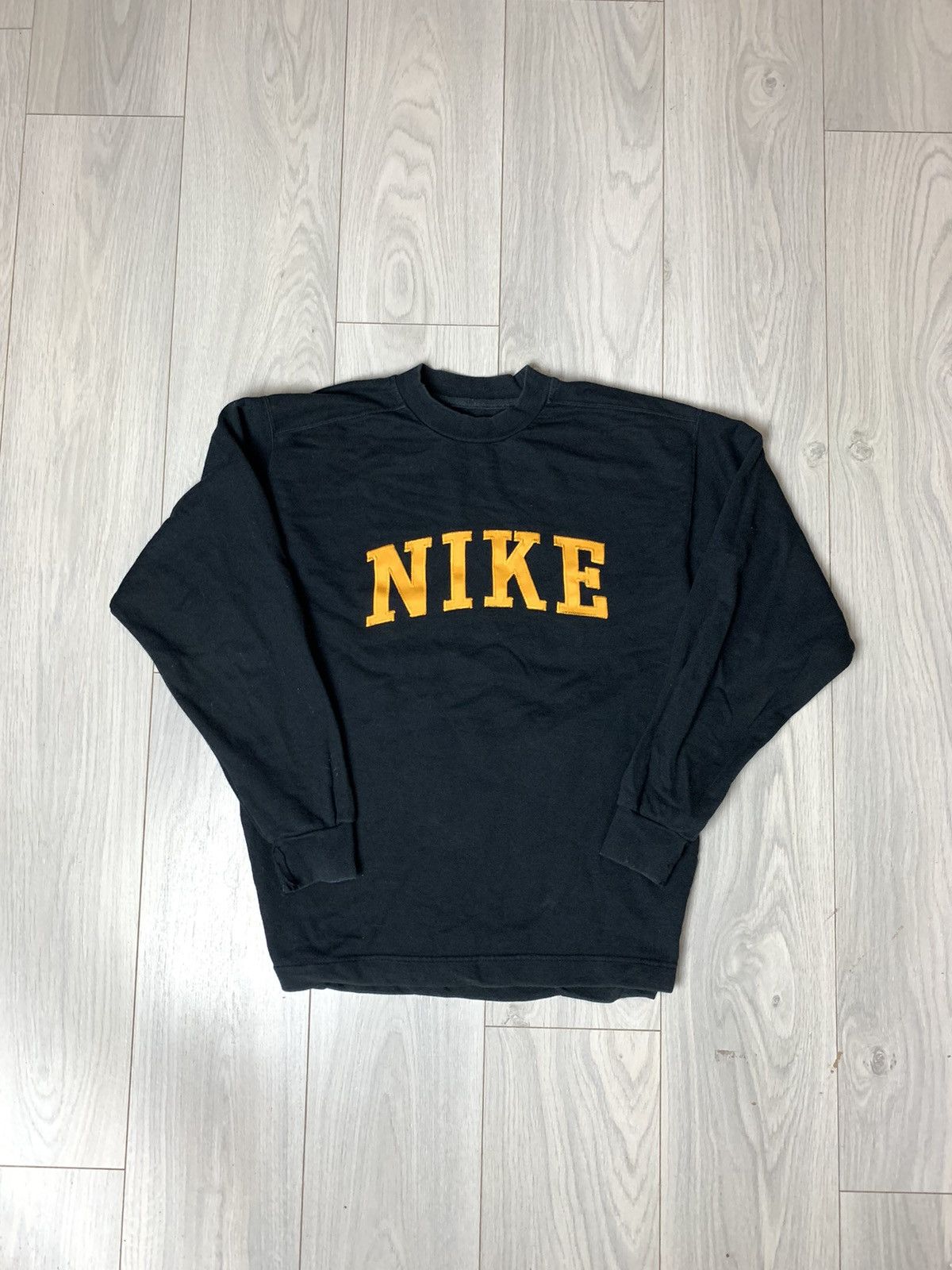 Nike × Vintage Vintage Nike Y2K Centre Logo Size US S / EU 44-46 / 1 - 1 Thumbnail