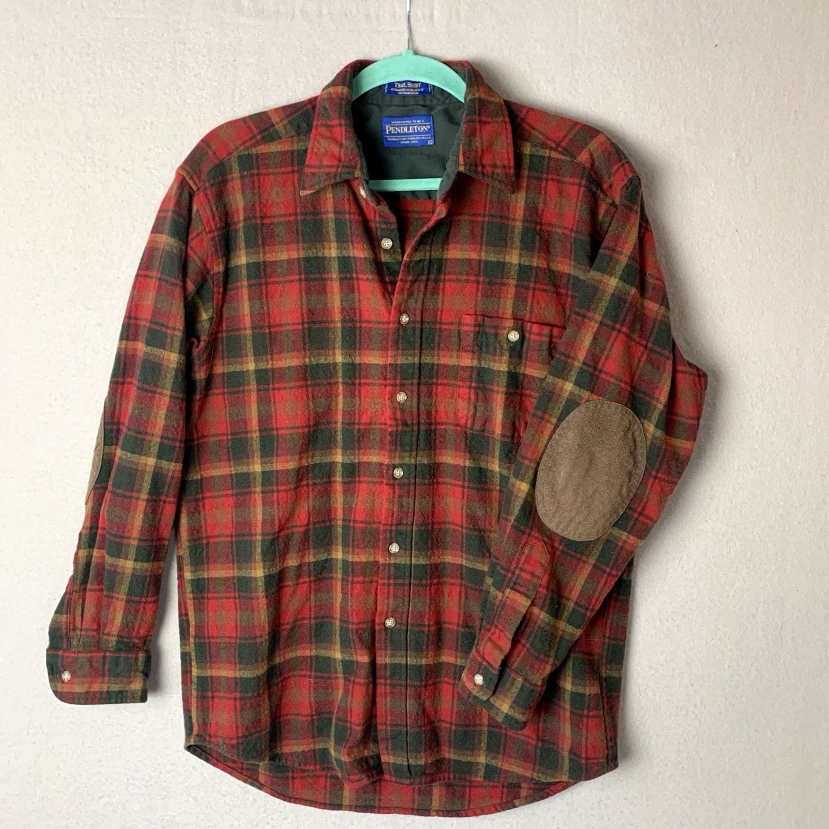 Pendleton VINTAGE Pendleton Trail Shirt Mens Large Red Plaid Wool Elbow Patch Maple Leaf Tartan Size US L / EU 52-54 / 3 - 2 Thumbnail