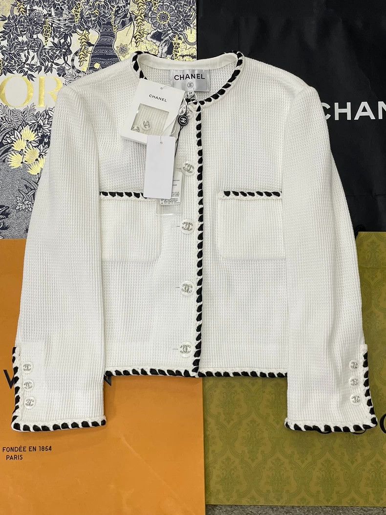 Chanel chanel White and black rolled-edged waffle diamond buckle Size XS / US 0-2 / IT 36-38 - 1 Thumbnail