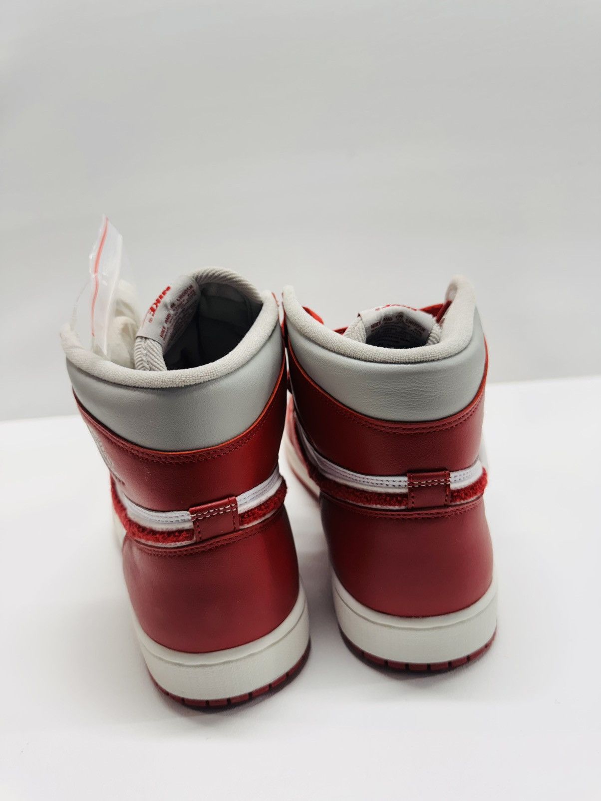 Jordan Brand Air Jordan 1 Retro Hi OG Varsity Red Size US 10.5 / IT 40.5 - 5 Thumbnail