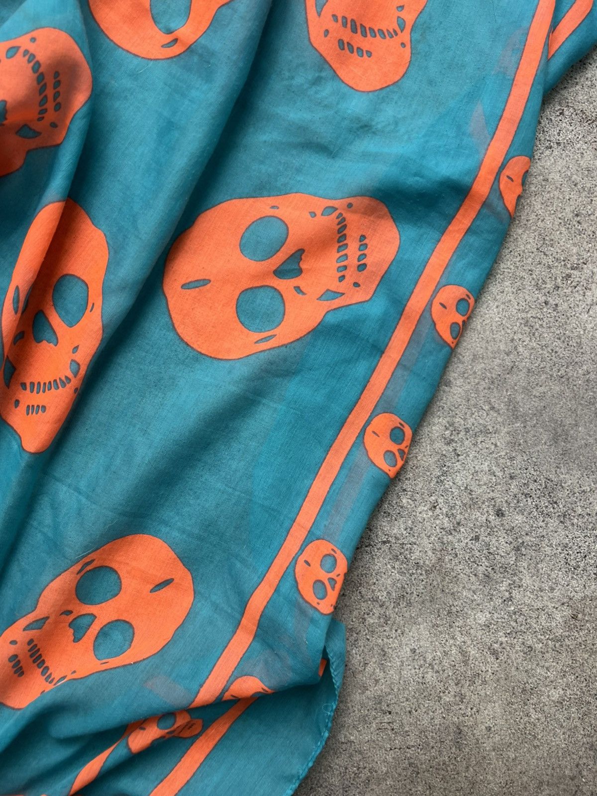 MCQ Vintage iconic skulls bandana scarf Size ONE SIZE - 5 Thumbnail
