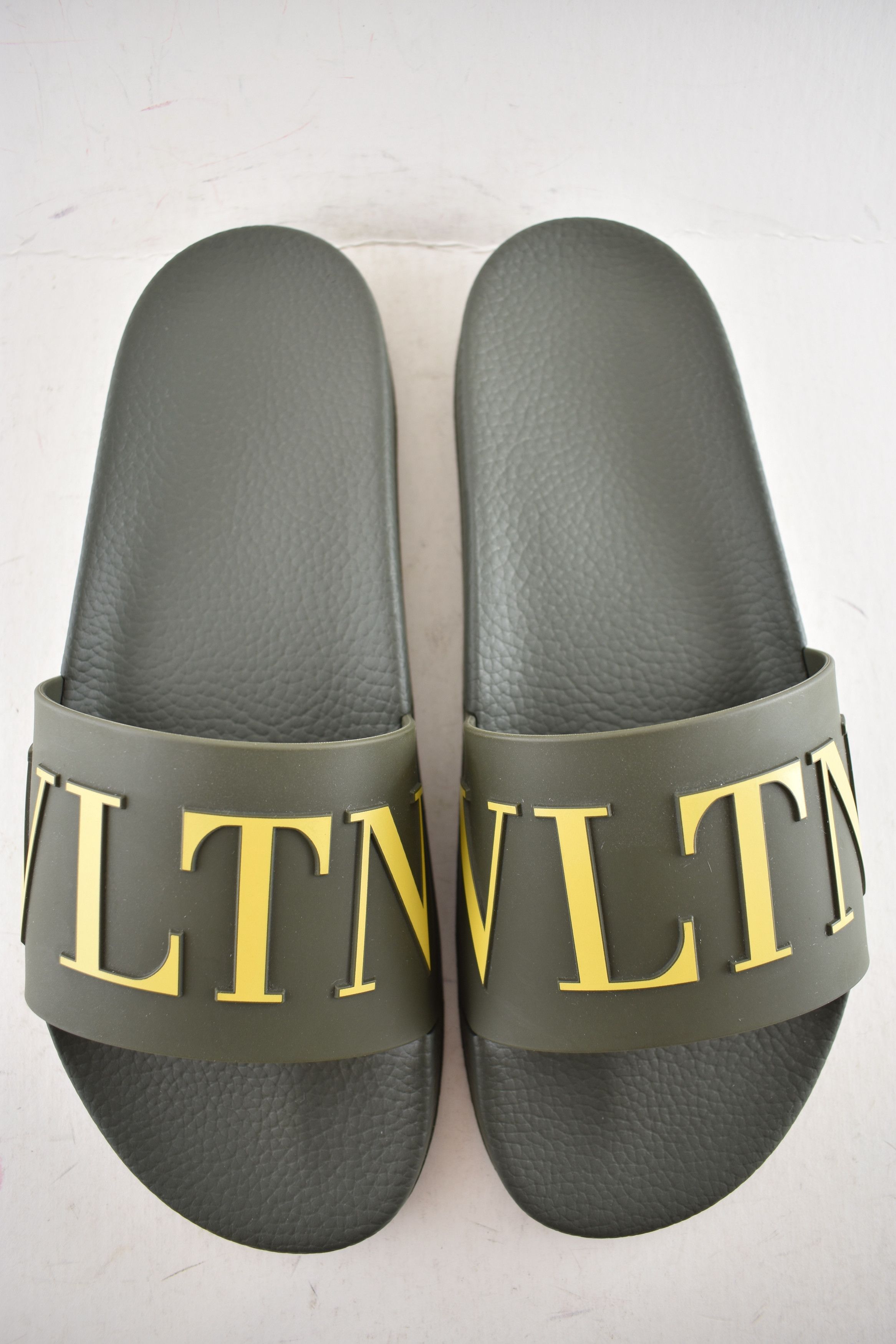 Valentino Garavani VLTN Yellow Logo Rubber Pool Slide Sandal 44 11 Size US 11 / EU 44 - 7 Thumbnail