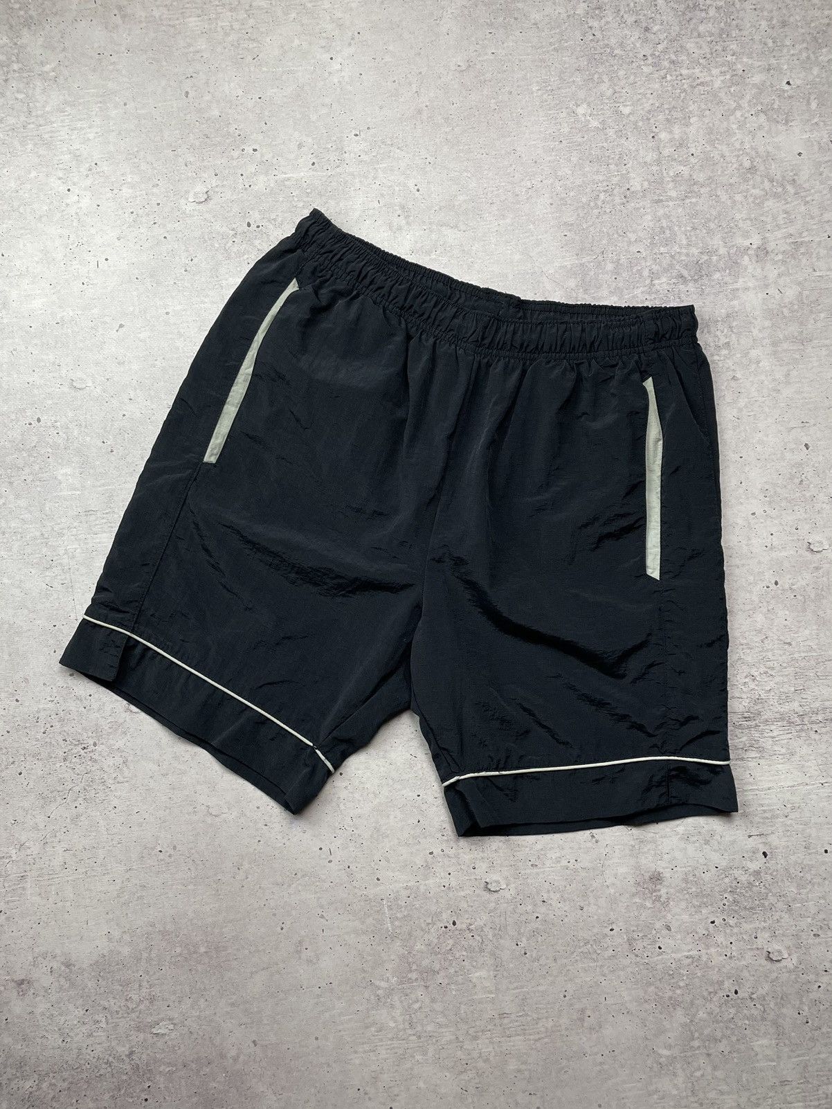 Nike × Vintage Vintage Y2K Nike black nylon shorts Size L Size US 34 / EU 50 - 1 Thumbnail