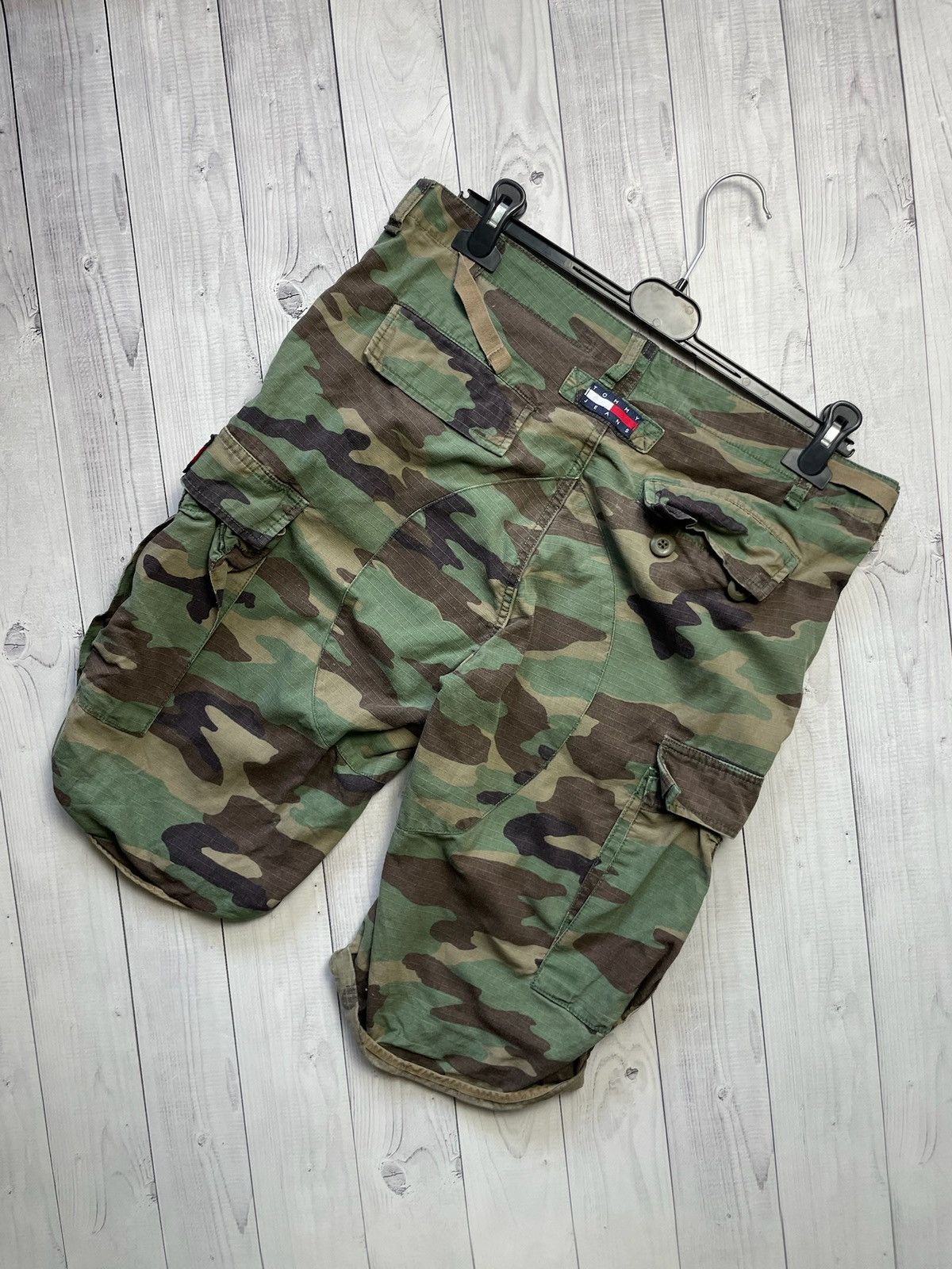 Tommy Hilfiger × Vintage Vintage Tommy Hilfiger cargo shorts camo size W29 Size US 29 - 4 Thumbnail