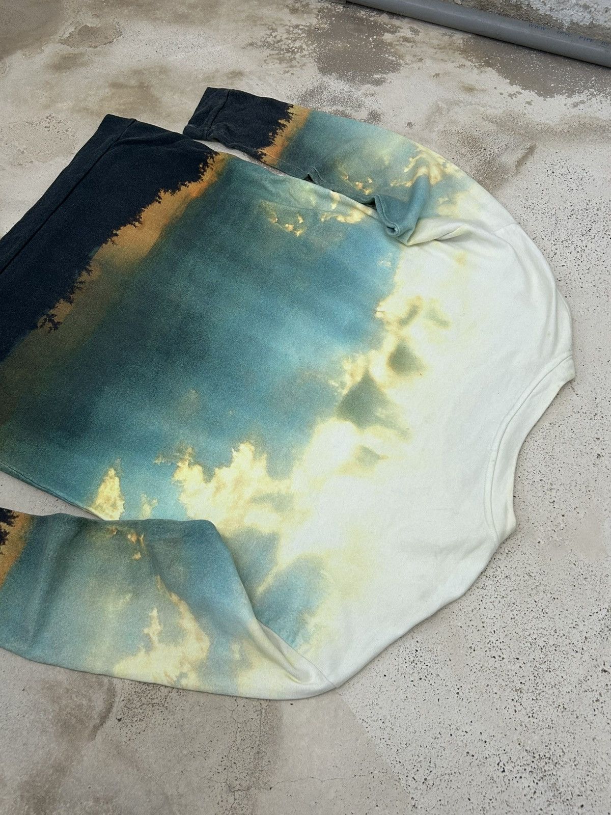 Designer × Japanese Brand Monki - Scenic Sunset Gradient w/ Vibrant Sky Hues Size US L / EU 52-54 / 3 - 12 Thumbnail