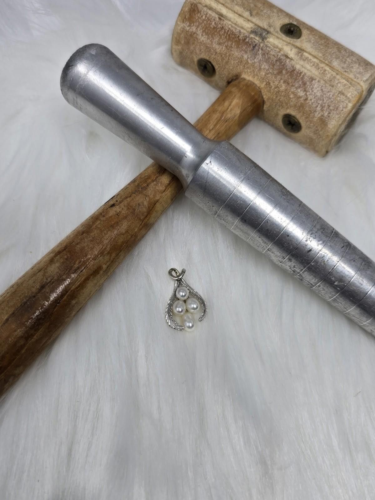 The Unbranded Brand Vintage 14k White Gold Pearl Cluster Leaf Pendant Unmarked Size ONE SIZE - 7 Thumbnail
