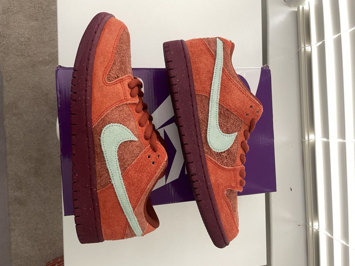 Nike Nike SB Mystic Red Size 8.5 Size US 8.5 / EU 41-42 - 3 Thumbnail
