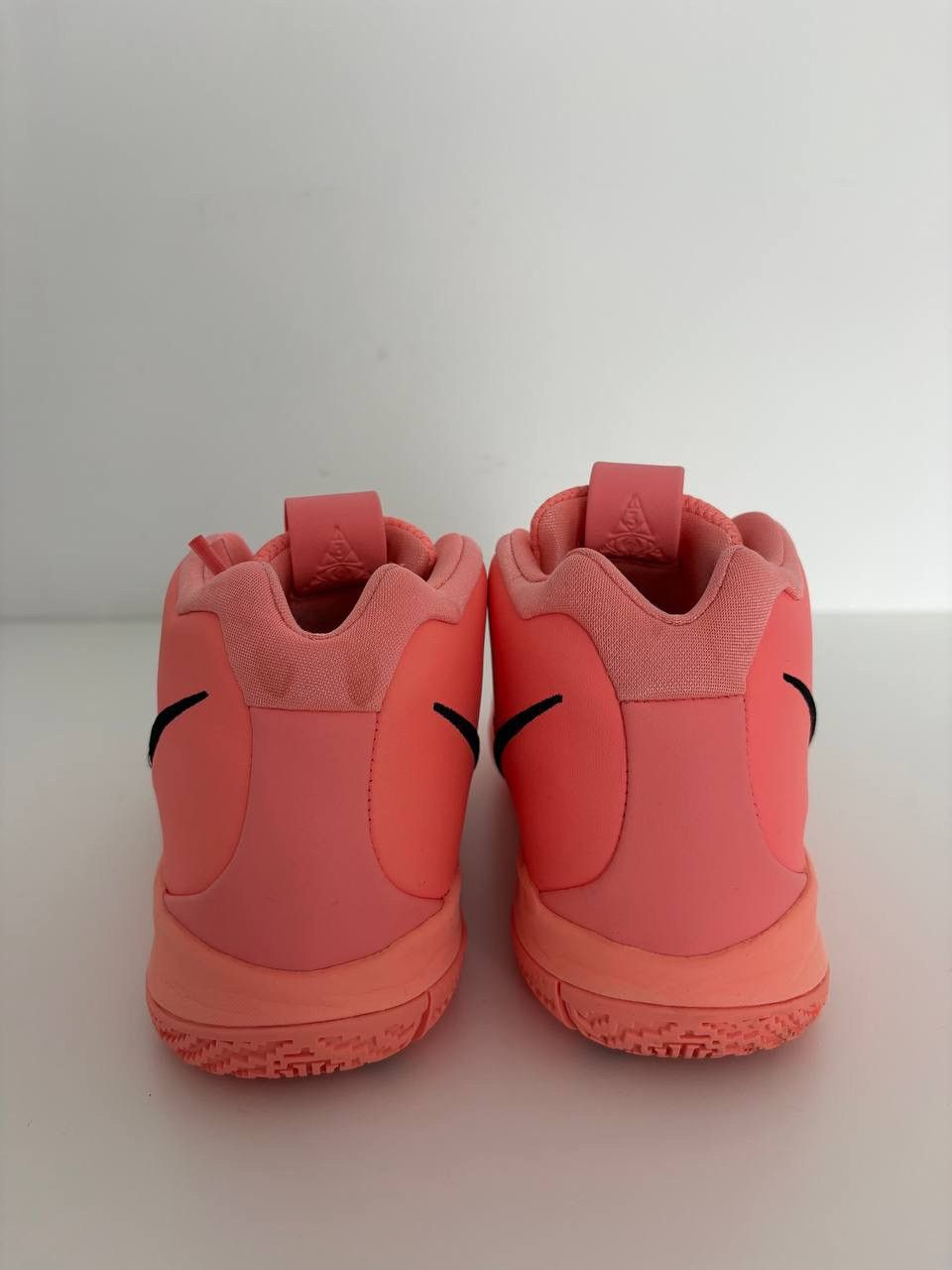 Nike Nike Kyrie 4 Atomic Pink GS Size US 5.5 / EU 38 - 6 Thumbnail