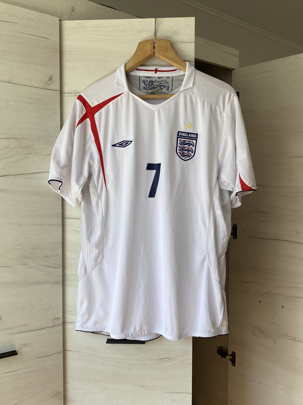 Umbro Vintage England Beckham #7 Umbro Jersey 2005-07 White Home Size US XL / EU 56 / 4 - 2 Thumbnail