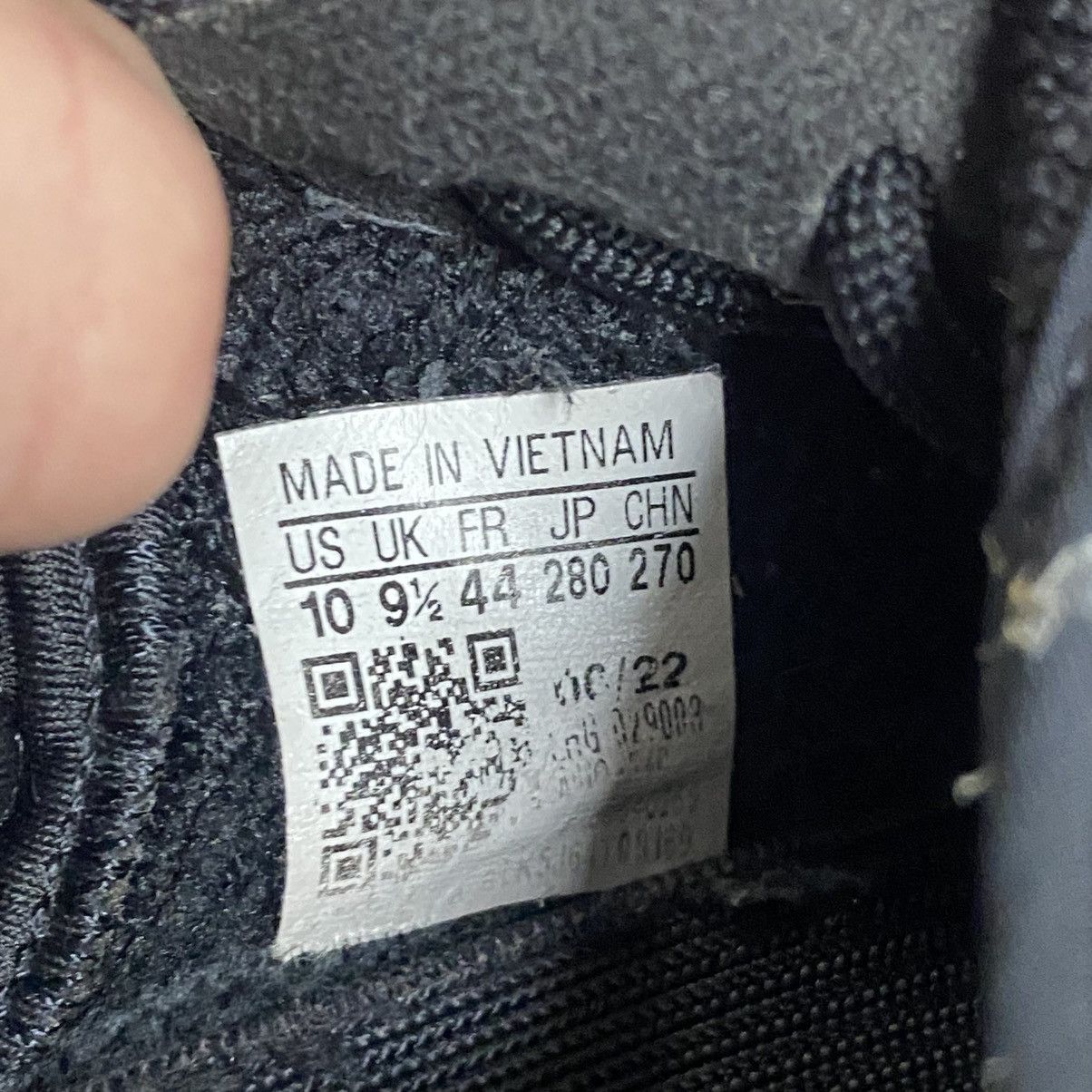 Adidas × Kanye West Adidas Yeezy Boost 350 V2 Onyx Size US 10 / EU 43 - 11 Thumbnail
