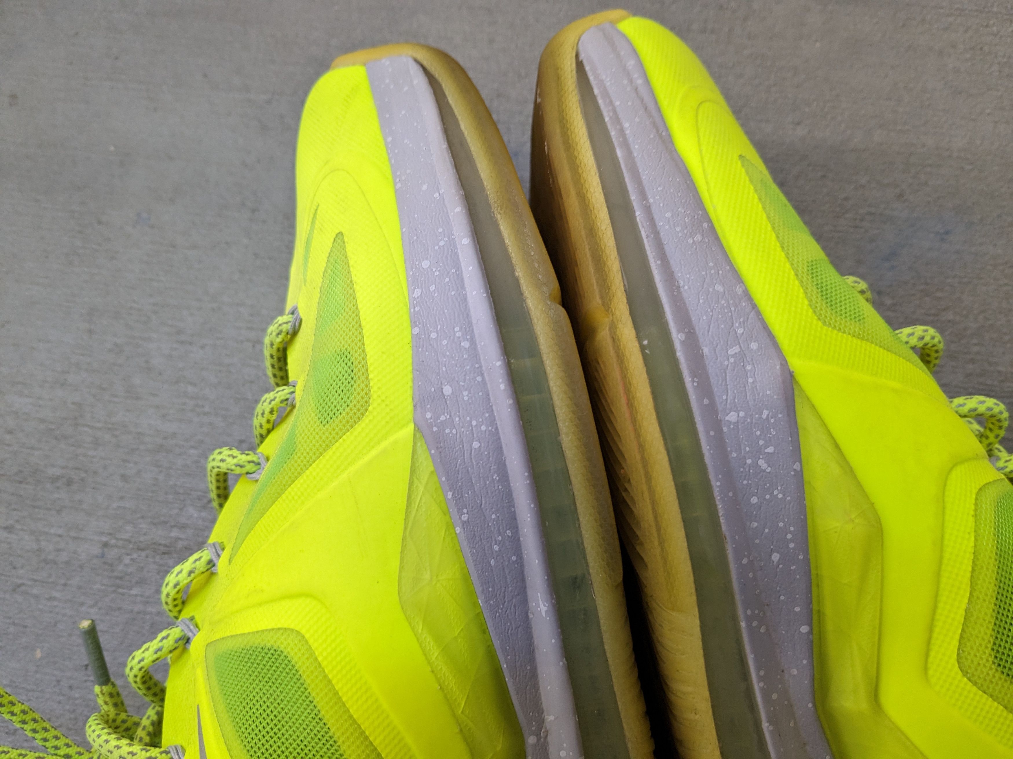 Nike Nike LeBron 10 Volt 11 541100-700 Basketball Yellow Green Size US 11 / EU 44 - 8 Thumbnail