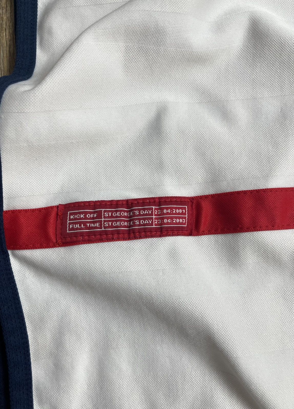Umbro VINTAGE ENGLAND 2002 JERSEY Size US XL / EU 56 / 4 - 8 Thumbnail