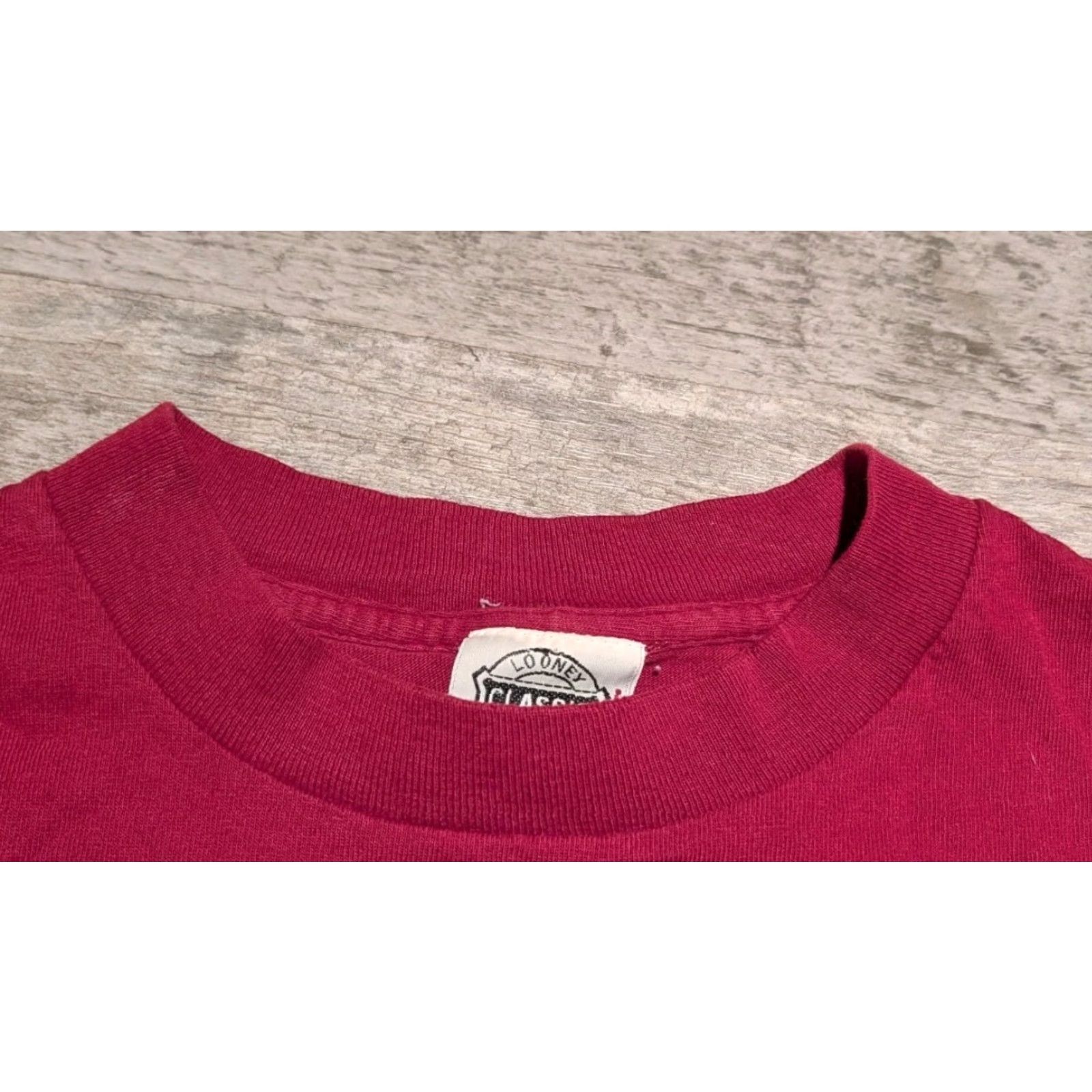 Vintage VINTAGE 90s Looney Tunes Tazmanian Devil Distress T-Shirt L Red Crew Neck Short Sleeve Men Cartoon USA Classic Fit Size US L / EU 52-54 / 3 - 7 Thumbnail