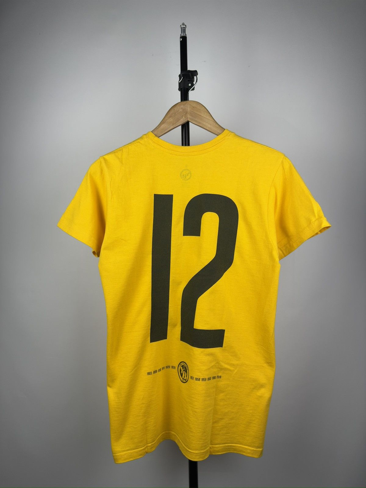 Vintage Vintage 00s FC BBC Young Boys Soccer Jersey T Shirt Size US S / EU 44-46 / 1 - 4 Thumbnail