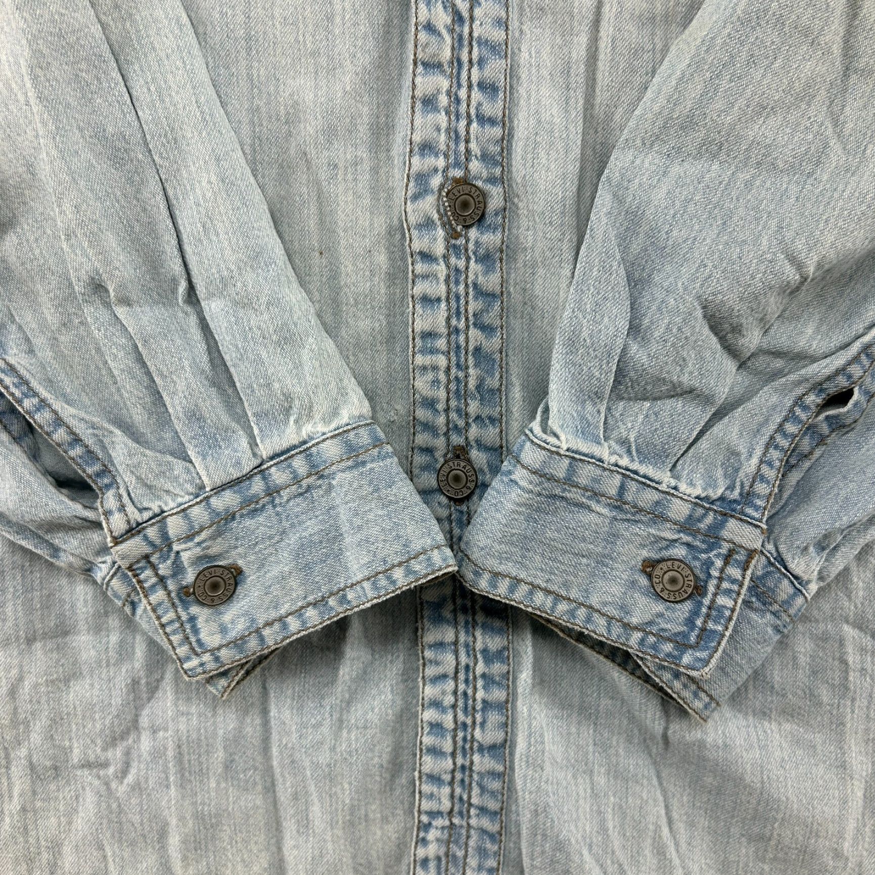 Levi's VINTAGE Levi's Shirt Mens XL Blue Button-Up Long Sleeve Light Wash Pearl Snaps 90s Western Collared Denim Cotton Size US XL / EU 56 / 4 - 3 Thumbnail