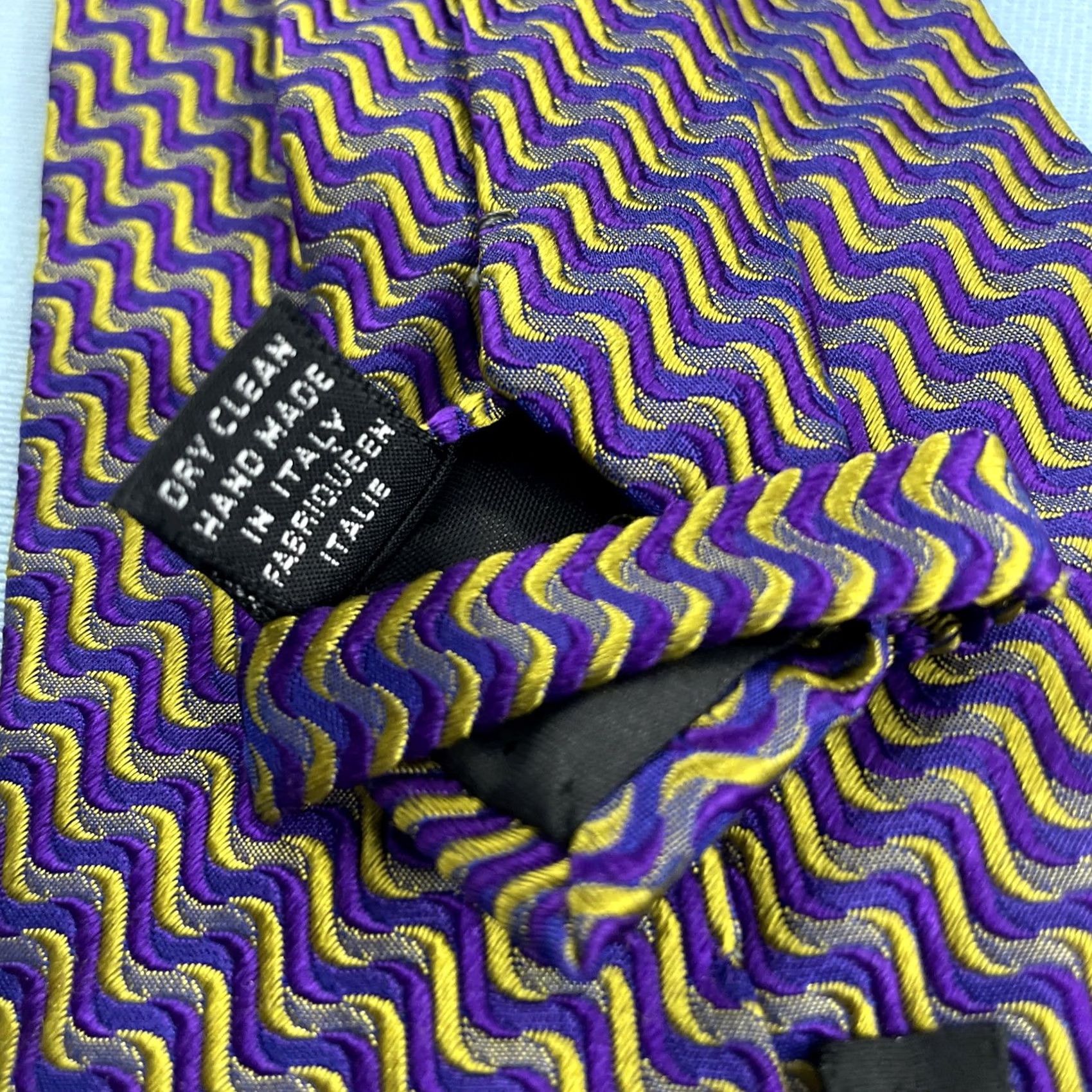 Vintage VINTAGE Pavone Geometric Optical Illusion Purple Yellow Wave Tie Italian Woven Silk 4x58 Men Silk Necktie Size ONE SIZE - 5 Thumbnail