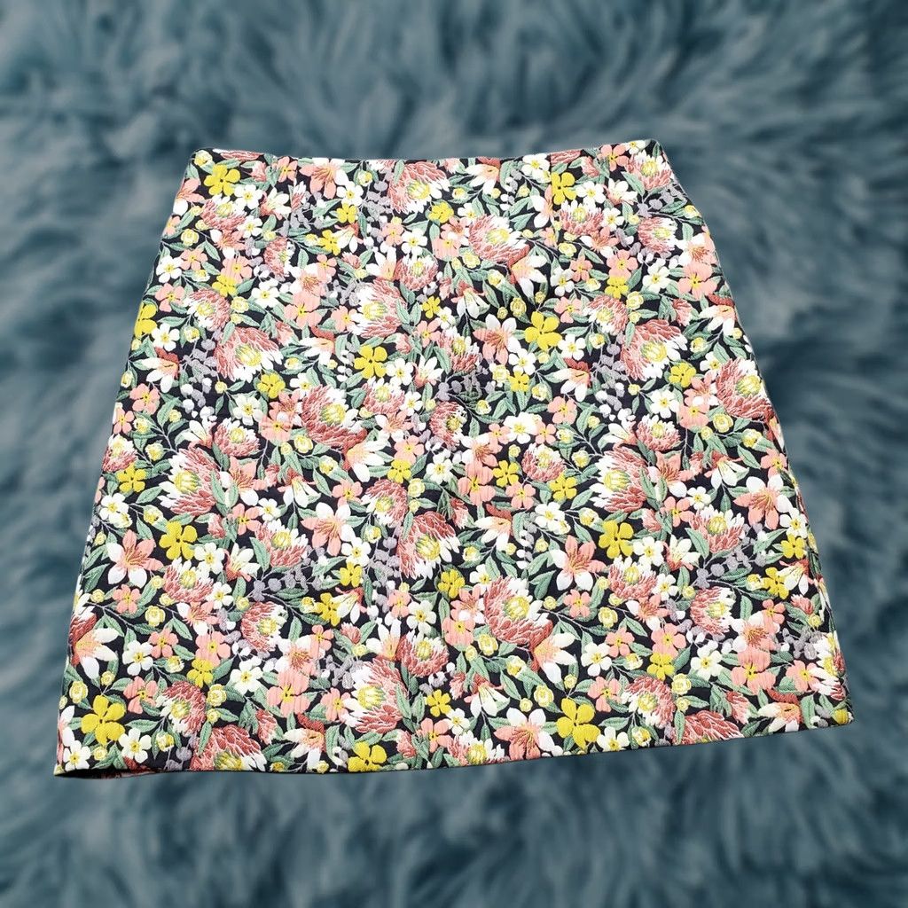 Loft LOFT A-Line Mini Skirt Womens 6 Multi Floral Lined Stretch Skimming Fit Side Zip Size 28" / US 6 / IT 42 - 1 Thumbnail
