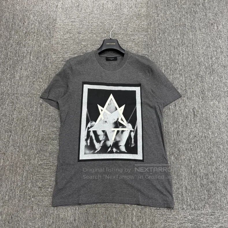 Givenchy Givenchy Graffiti Madonna Short Sleeve (Size M) Size US M / EU 48-50 / 2 - 1 Thumbnail