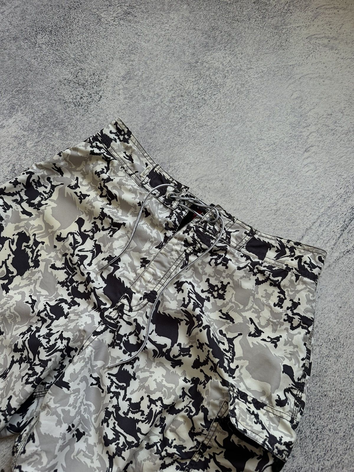 Oakley Vintage Oakley Multilogo Camo Swim Shorts Size 32 Size US 32 / EU 48 - 8 Thumbnail