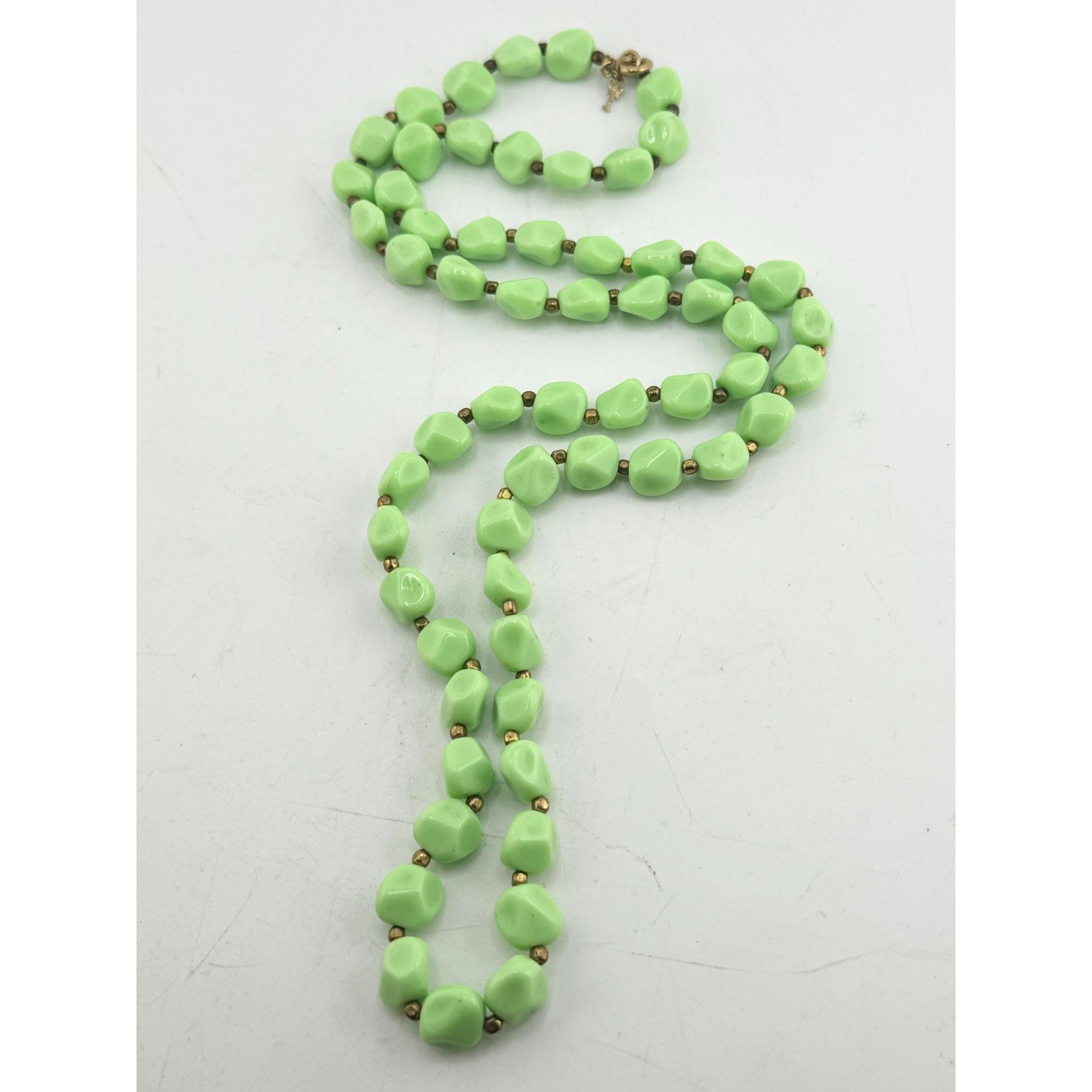 Vintage Crown Trifari vintage green beaded necklace Size ONE SIZE - 6 Thumbnail