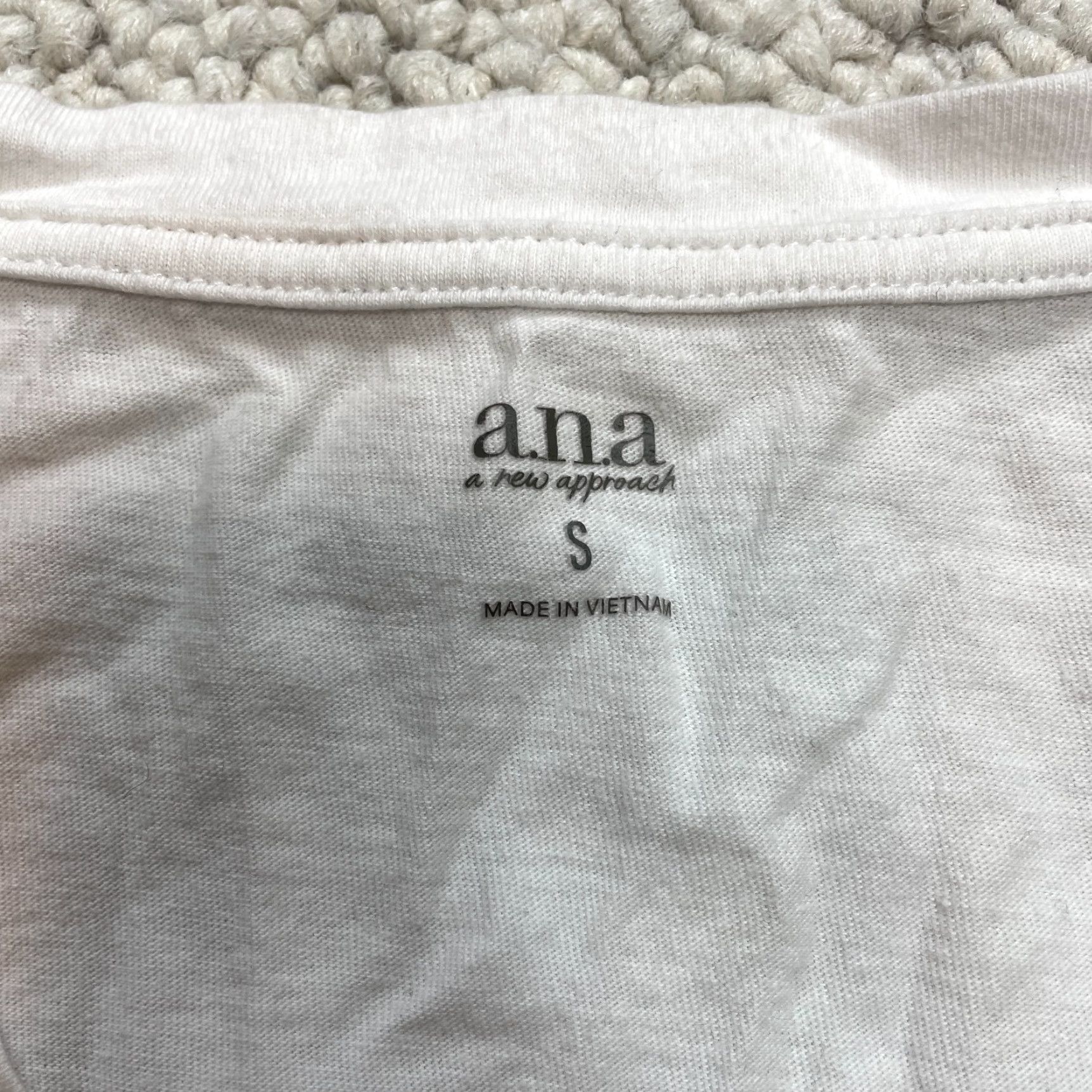 Vintage A New Day T-Shirt Womens Small White Short Sleeve V Neck Basic Solid Tee Size S / US 4 / IT 40 - 6 Thumbnail