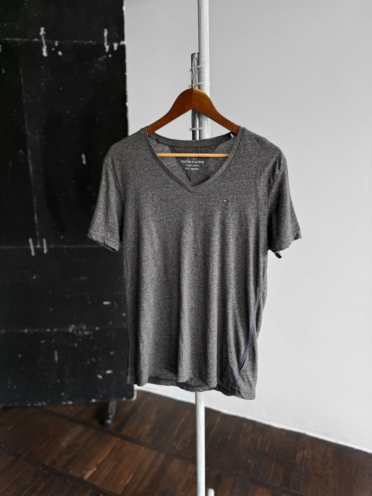Tommy Hilfiger Tommy Hilfiger V-Neck Short Sleeve Solid Pattern T-Shirt Size US M / EU 48-50 / 2 - 1 Thumbnail