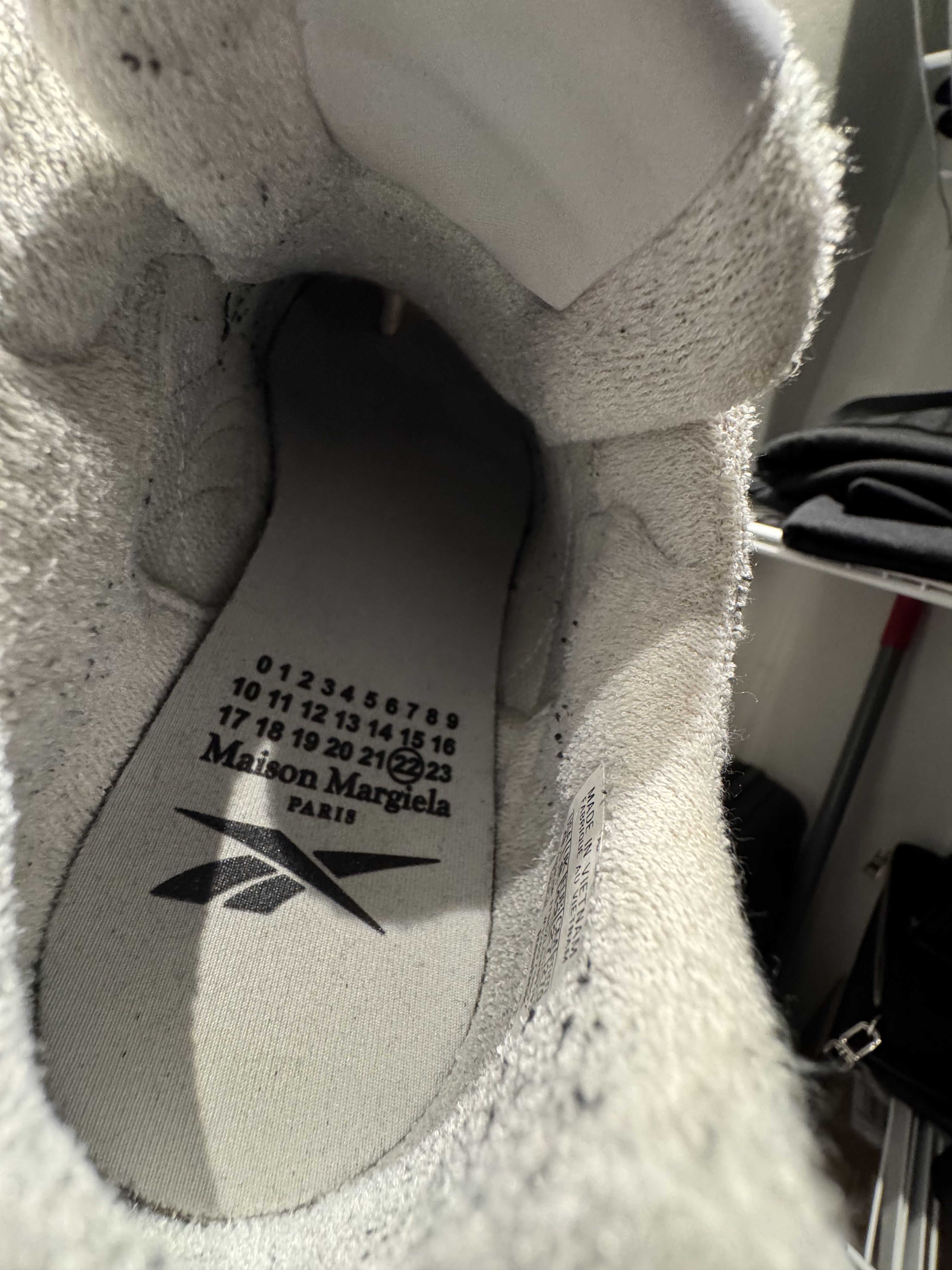 Maison Margiela × Reebok Maison Margiela x Reebok Classic Leather Tabi Size US 9 / EU 42 - 13 Thumbnail