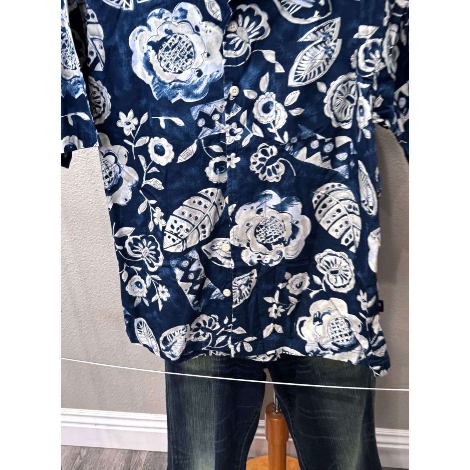 Tommy Hilfiger Tommy Hilfiger Bold Floral Ctn SHORT SLEEVE BUTTON UP SHIRT Large L Mens Multicolor Floral Shirt Size US L / EU 52-54 / 3 - 3 Thumbnail