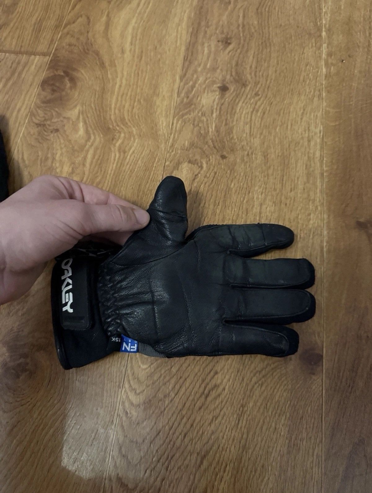Oakley Oakley Ski Gloves Motorcycle Huge Logo FN Dry Sz L Size ONE SIZE - 6 Thumbnail