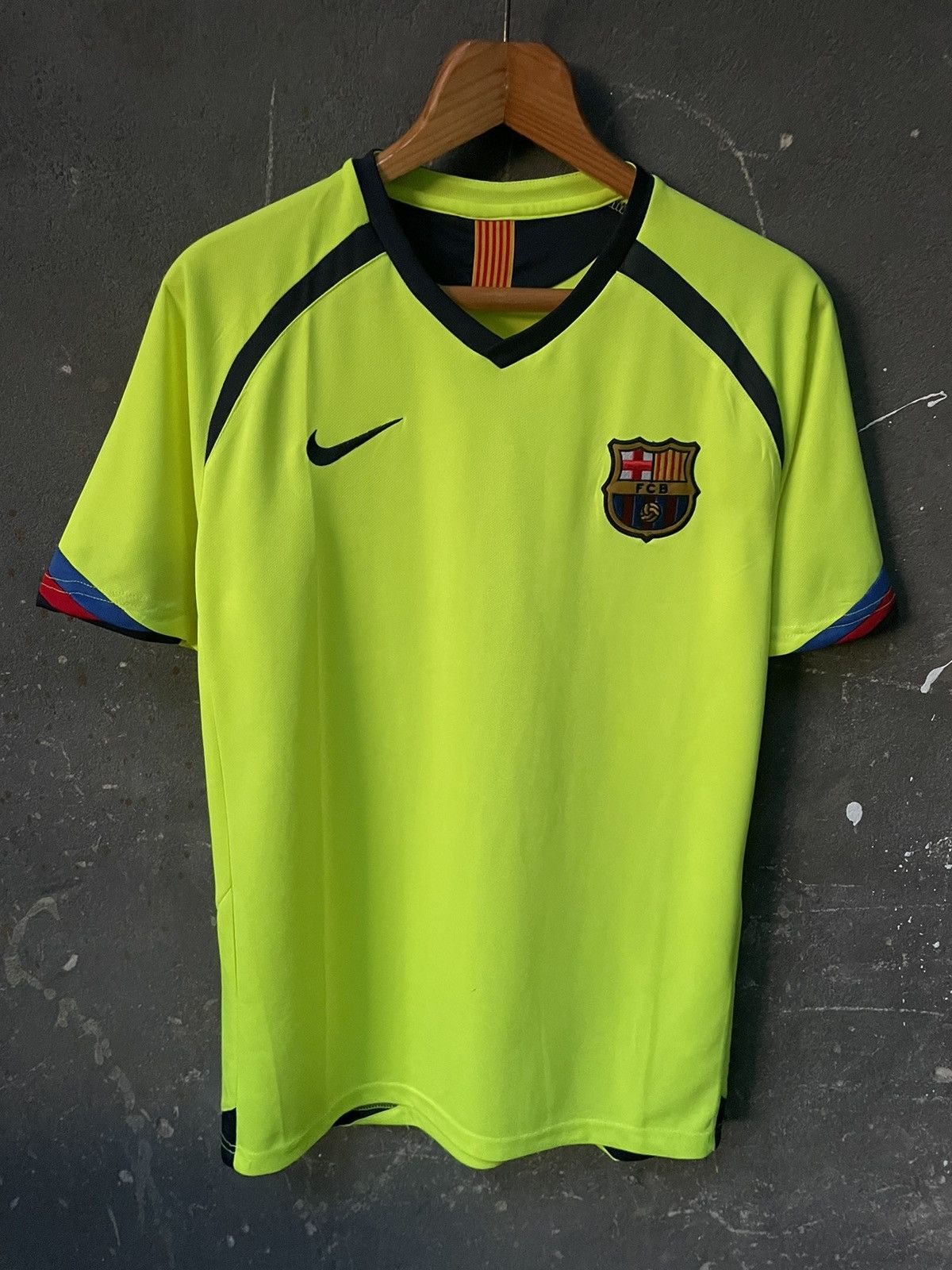 Nike × Vintage Vintage Nike Fc Barcelona 2005/2006 Away Football Shirt Size US L / EU 52-54 / 3 - 2 Thumbnail