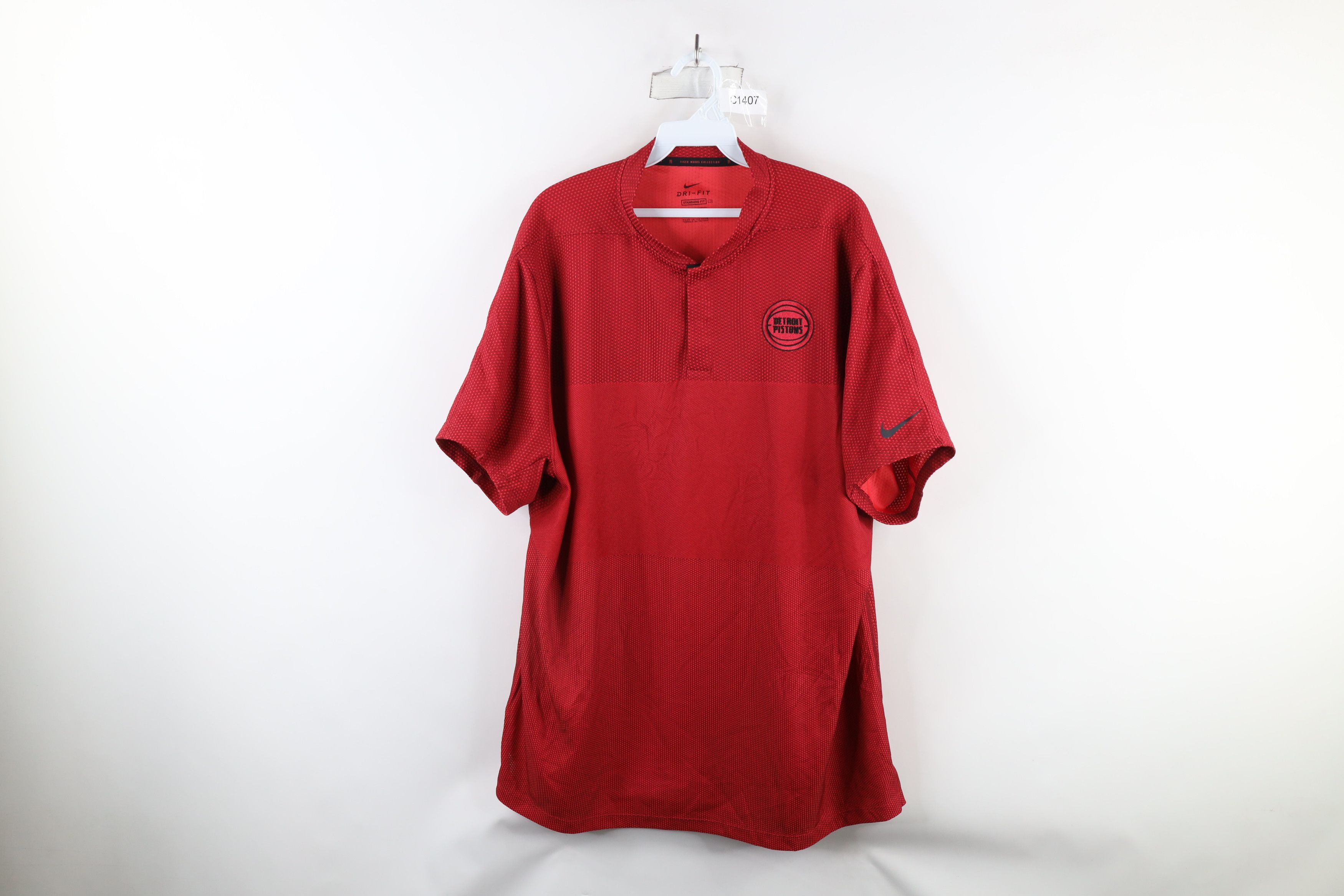 Nike × Vintage Nike Tiger Woods Detroit Pistons Basketball Henley T-shirt Size US XL / EU 56 / 4 - 1 Thumbnail