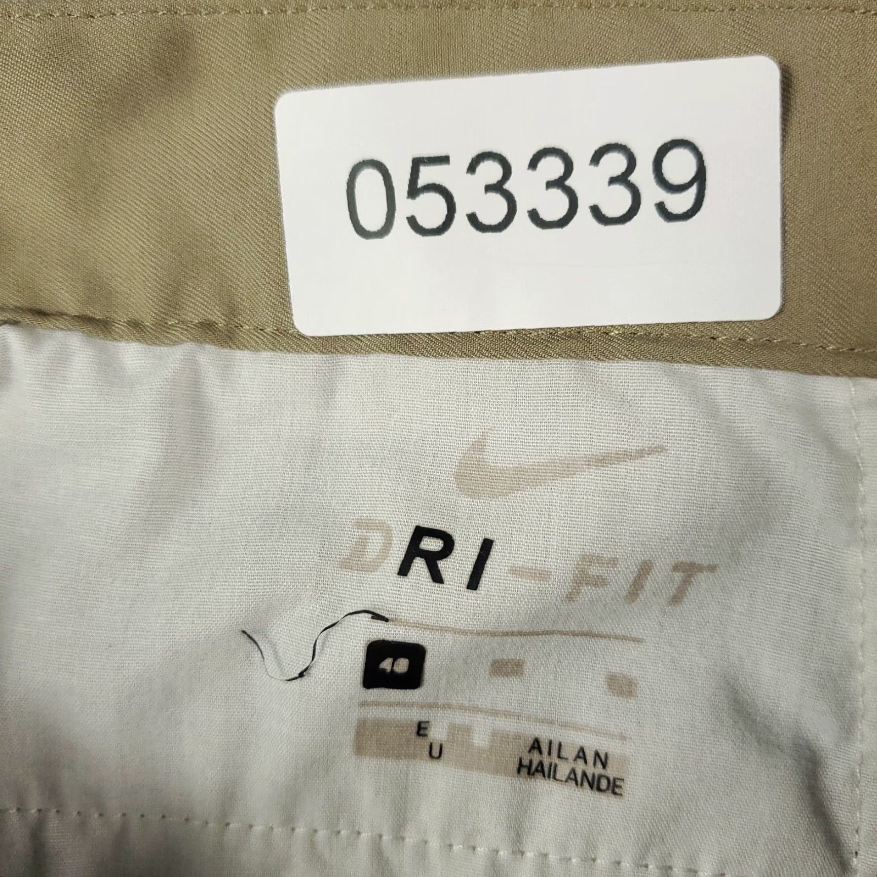 Nike Nike Shorts Mens Size 40 Beige Golf Dri Fit Casual Flat Front Chino Size US 40 / EU 56 - 8 Thumbnail