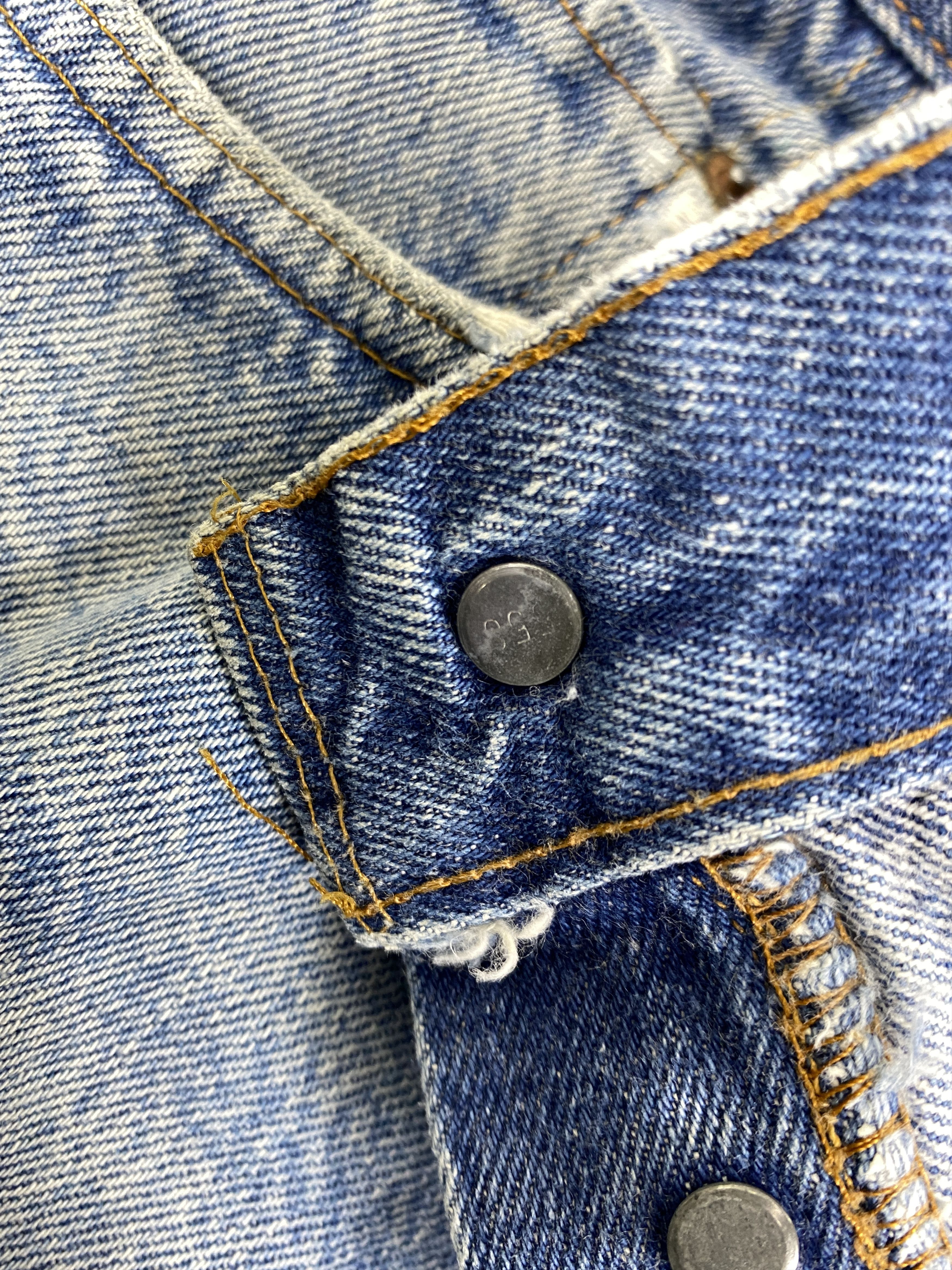 Levi's 80's Blue Wash Vintage Levi's 501 35x27.5 Denim -JN1592 Size US 35 - 7 Thumbnail