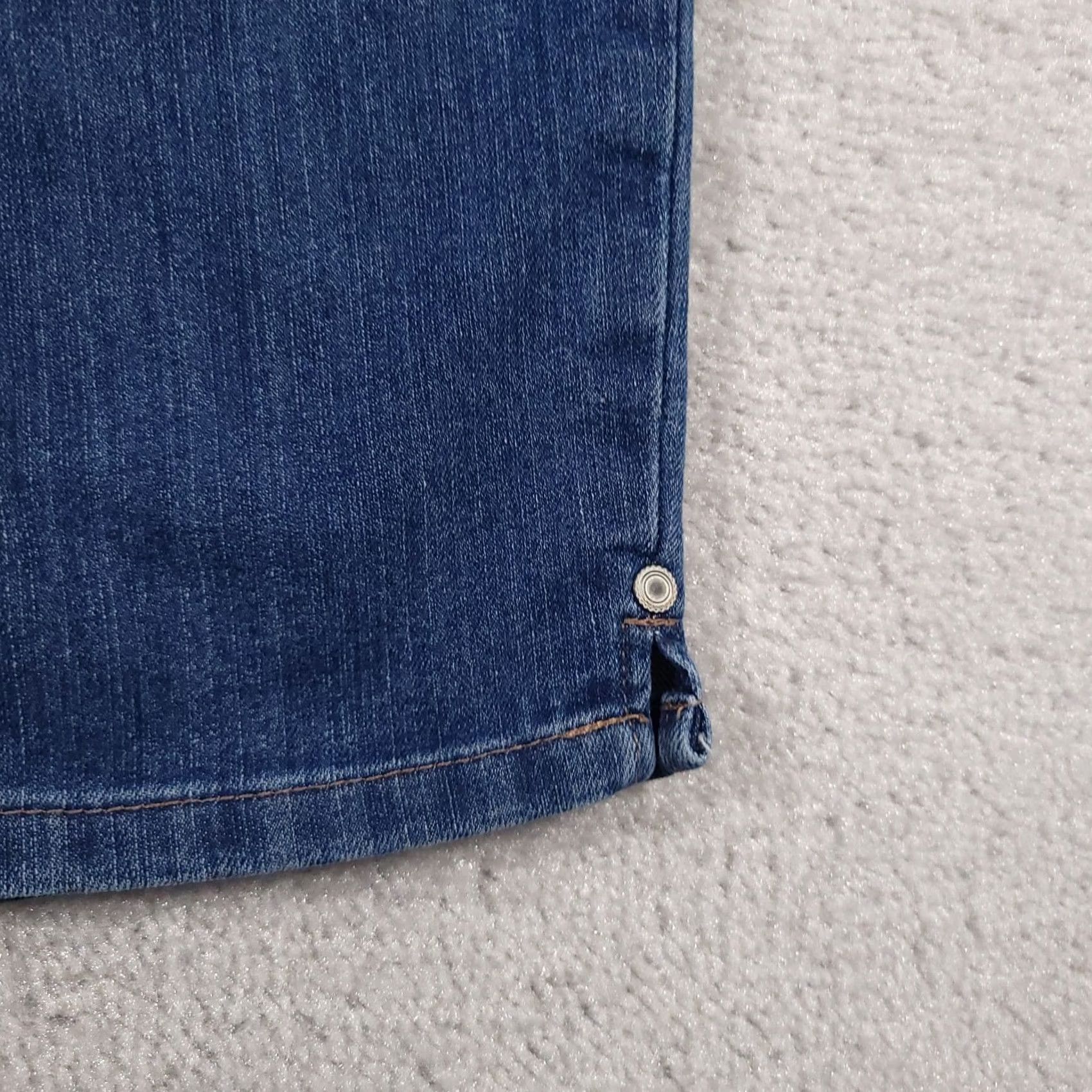 Vintage Christopher & Banks Capri Jeans Women's 4 Regular Denim Capri Jeans Blue 29 Waist Mid Rise 5-Pocket Stretch Size 27" / US 4 / IT 40 - 5 Thumbnail