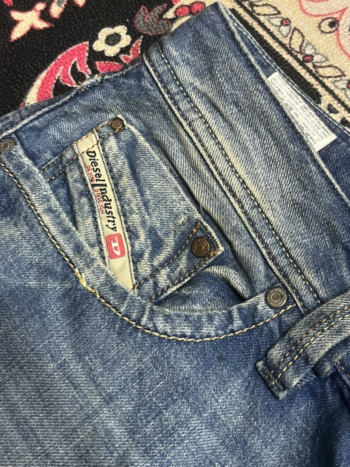 Diesel Vintage Diesel “Larkee” Blue Washed Distress Loose Leg Jeans Size US 31 - 8 Thumbnail