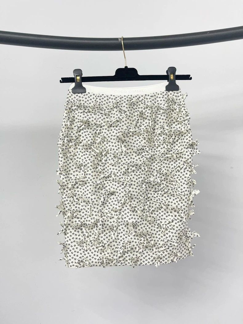 Chanel Chanel Beach series full logo petal skirt Size 24" / US 00 / IT 34 - 2 Thumbnail