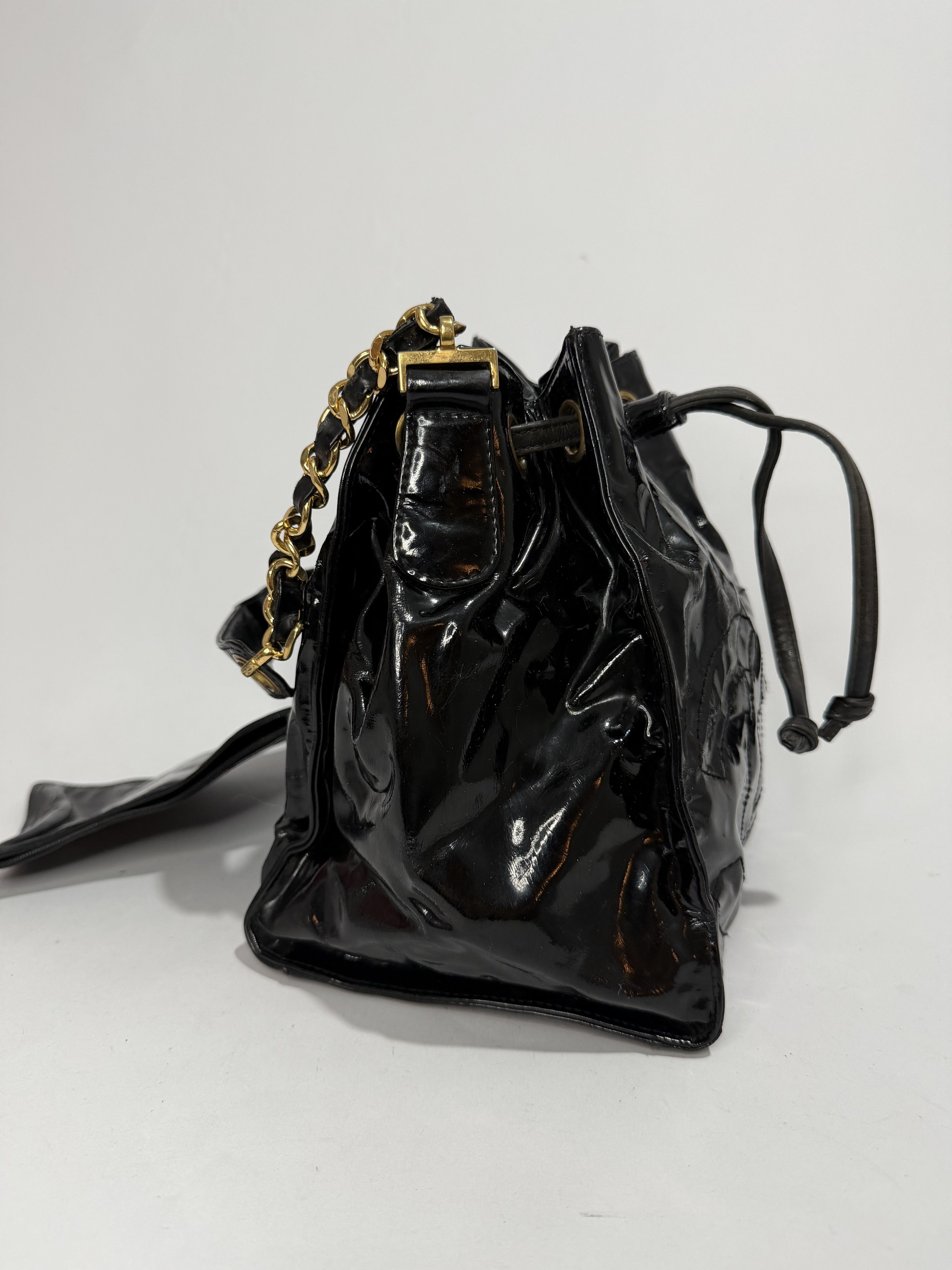 Chanel Vintage Chanel CC Patent Bucket Bag Size ONE SIZE - 2 Thumbnail