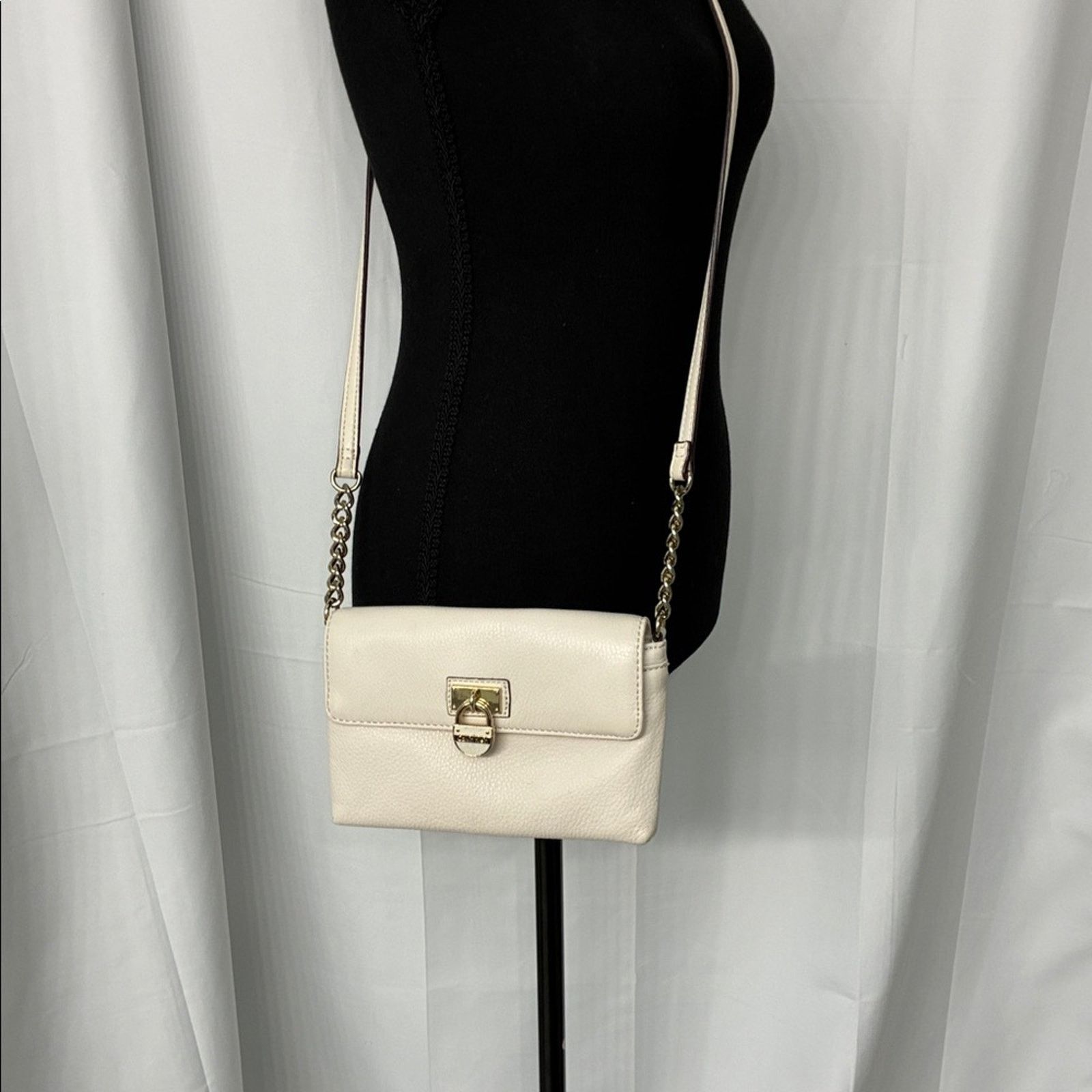 Calvin Klein Y2K Vintage Calvin Klein Cream Leather Crossbody Size ONE SIZE - 11 Thumbnail
