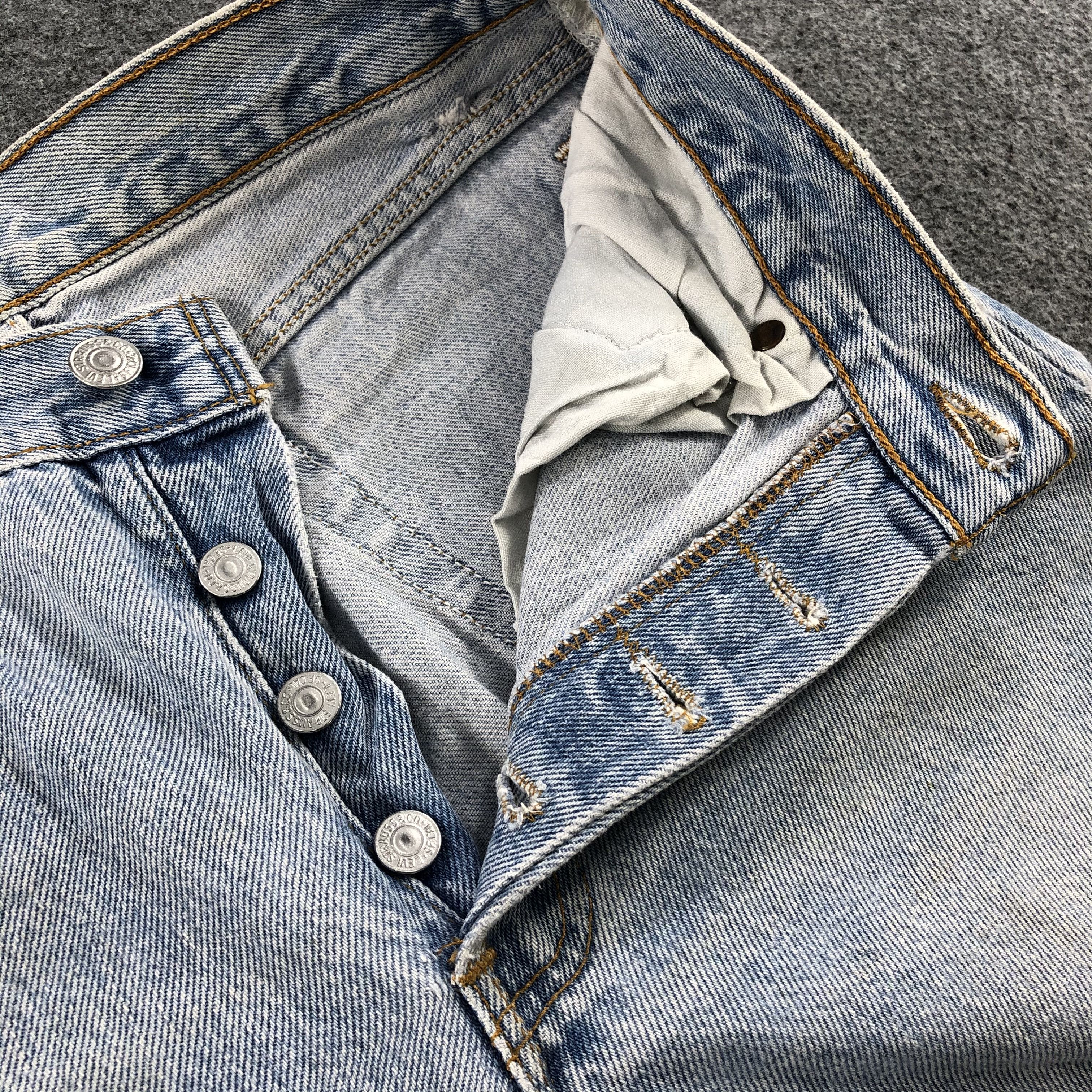 Levi's Vintage 90s Light Wash Levis 501 Jeans-J1478 Size US 28 / EU 44 - 10 Thumbnail