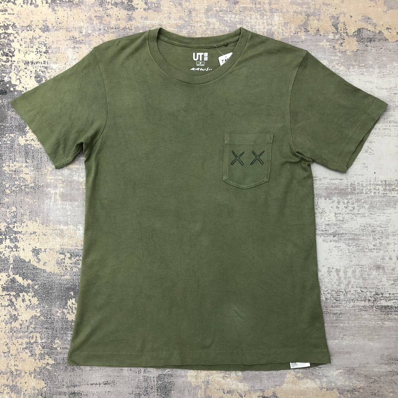 Kaws × Uniqlo T213 KAWS X UNIQLO TEE Size US M / EU 48-50 / 2 - 2 Thumbnail
