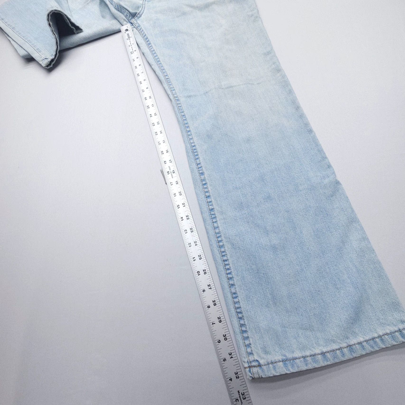 Old Navy Vintage Old Navy Jeans Mens 36 x 32 Inseam Light Wash Straight 5-Pocket Denim Blue 2000s Y2K Regular Rise Mid Decade Theme American Mens Size US 36 / EU 52 - 6 Thumbnail