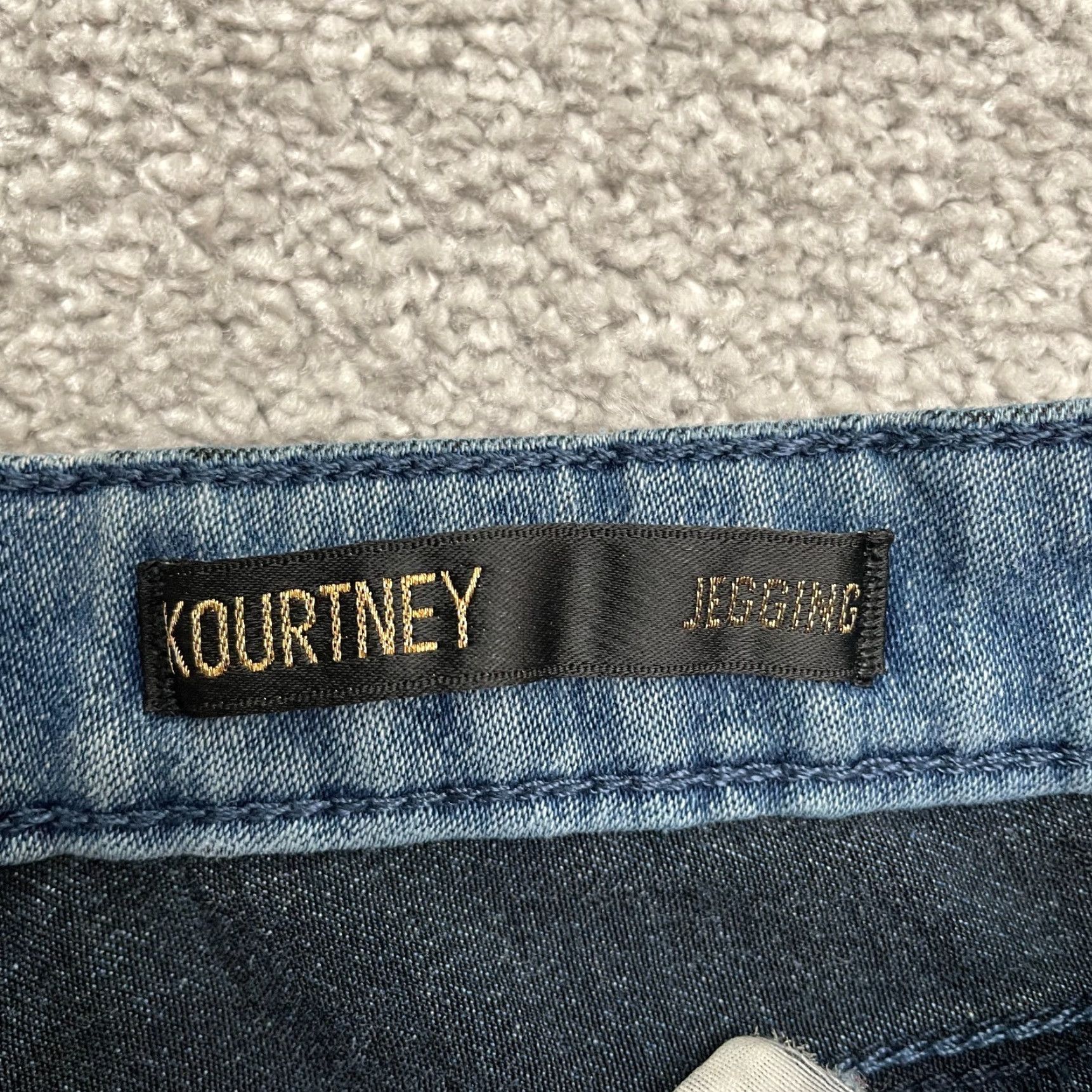 Denime Kardashian Kardashian Kourtney Jegging Denim Jeans Blue Medium 31x29 Womens Regular Jeans, 5-Pocket Design, Ballpark? (Oops) Size 32" / US 10 / IT 46 - 7 Thumbnail