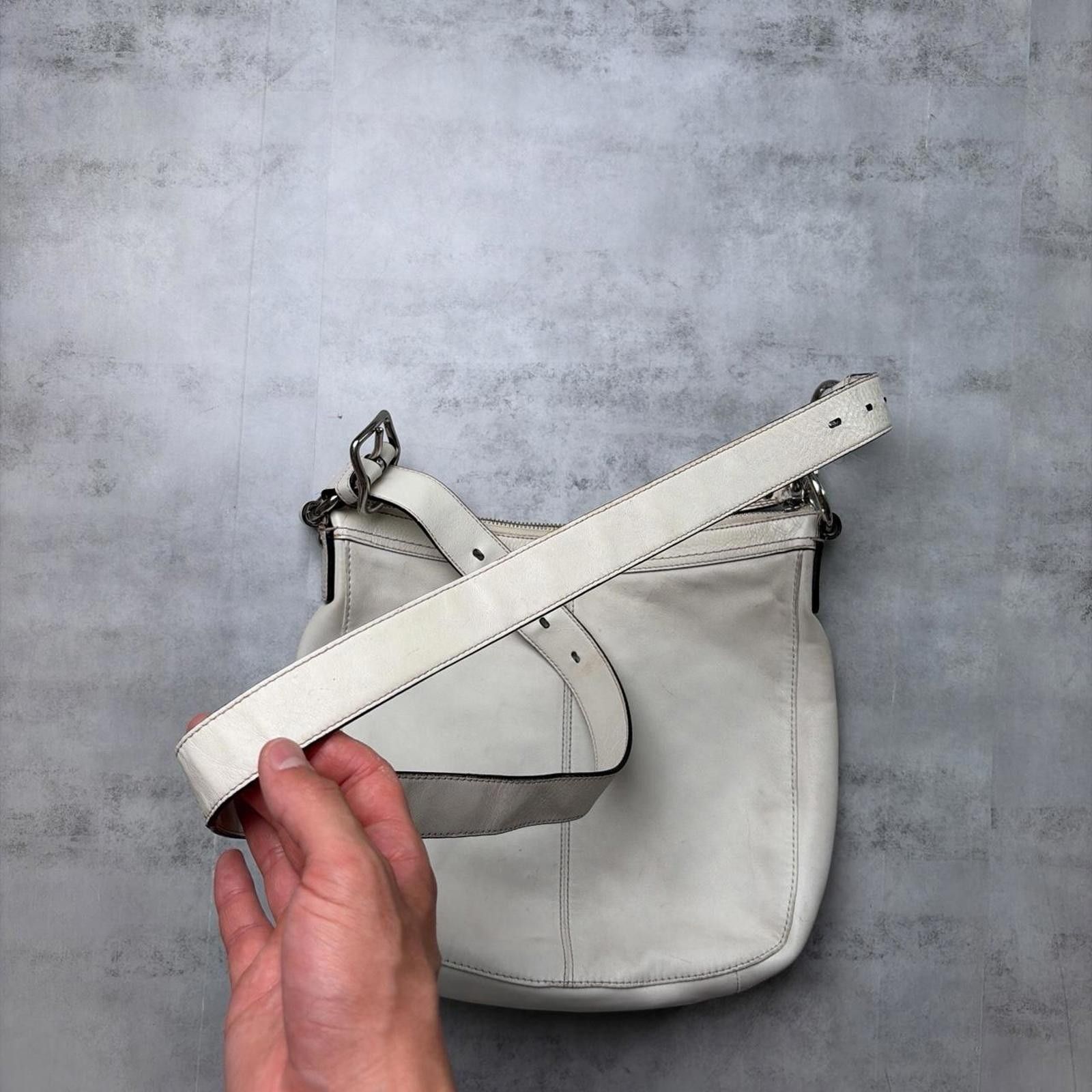Coach Y2K White Coach Soho Leather Buckle Shoulder Bag Size ONE SIZE - 6 Thumbnail