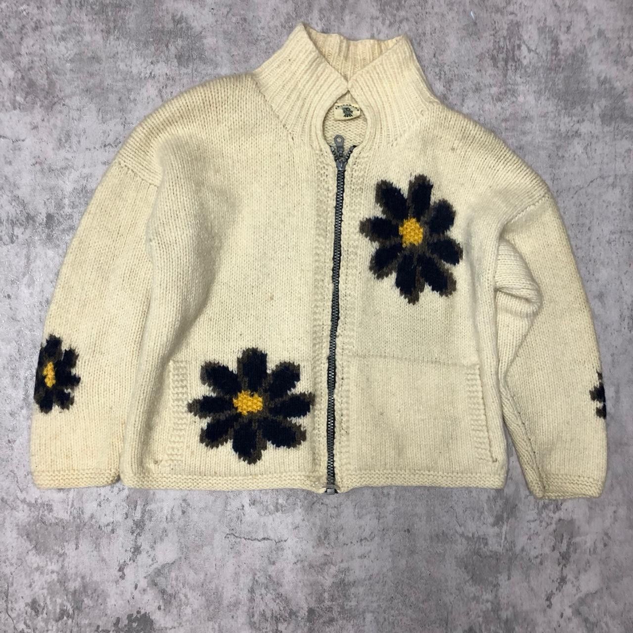 Other Cream and black floral sweater #grunge Size S / US 4 / IT 40 - 1 Thumbnail