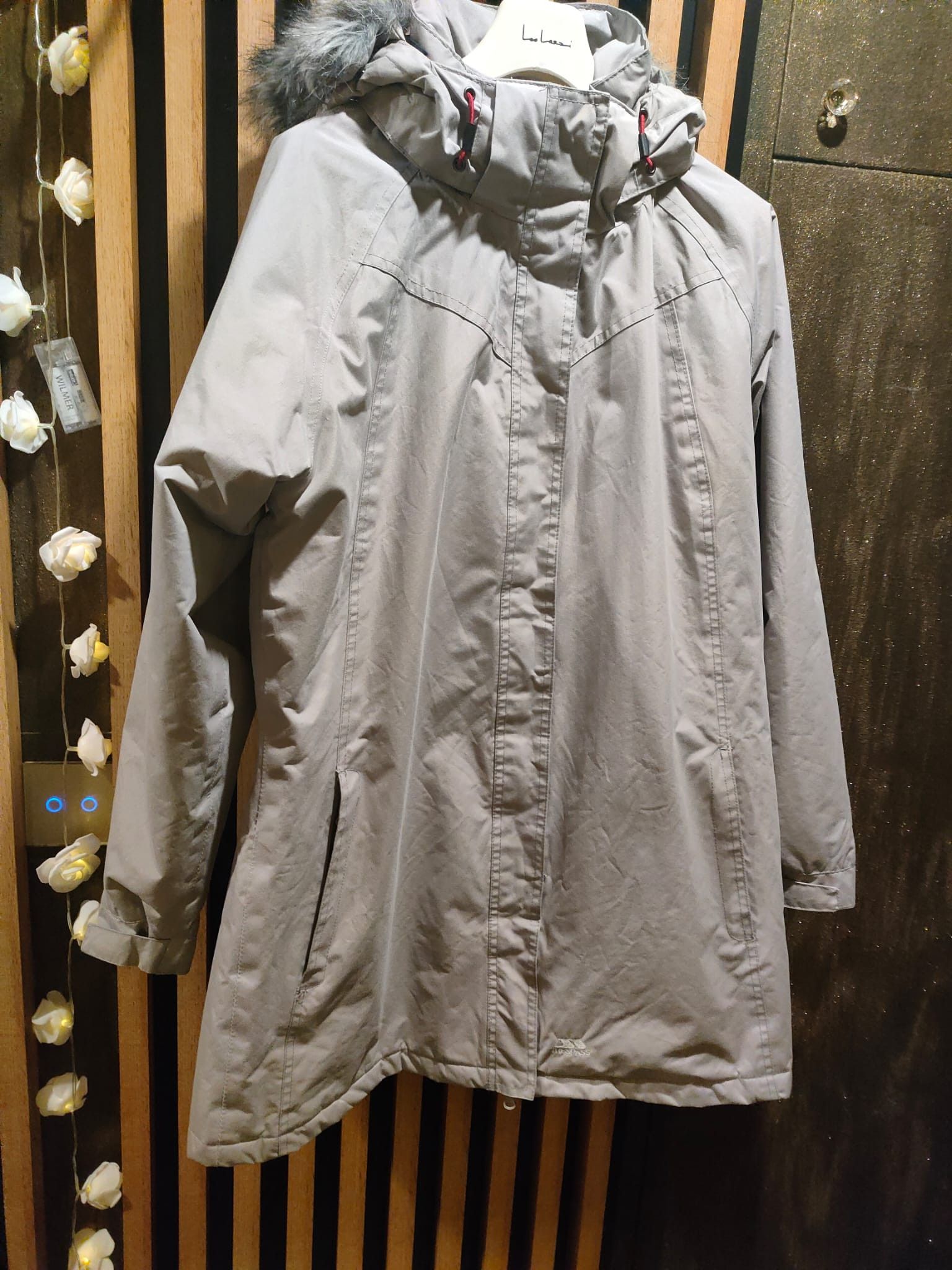 Other TRESPASS Windbreaker Waterproof Jacket Coat with Fur Size L / US 10 / IT 46 - 1 Thumbnail