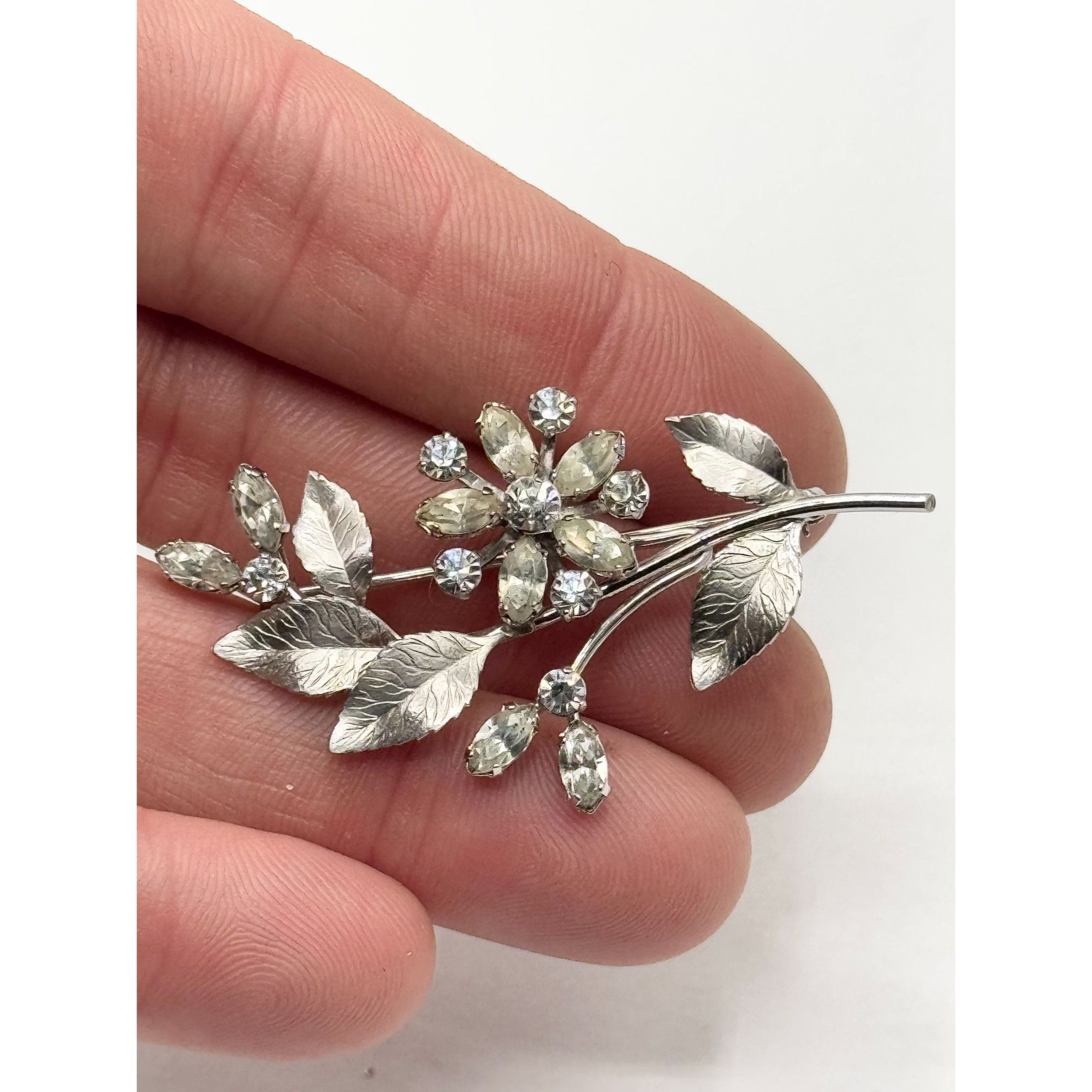 Vintage Krementz vintage glass rhinestone flower brooch pin Size ONE SIZE - 6 Thumbnail
