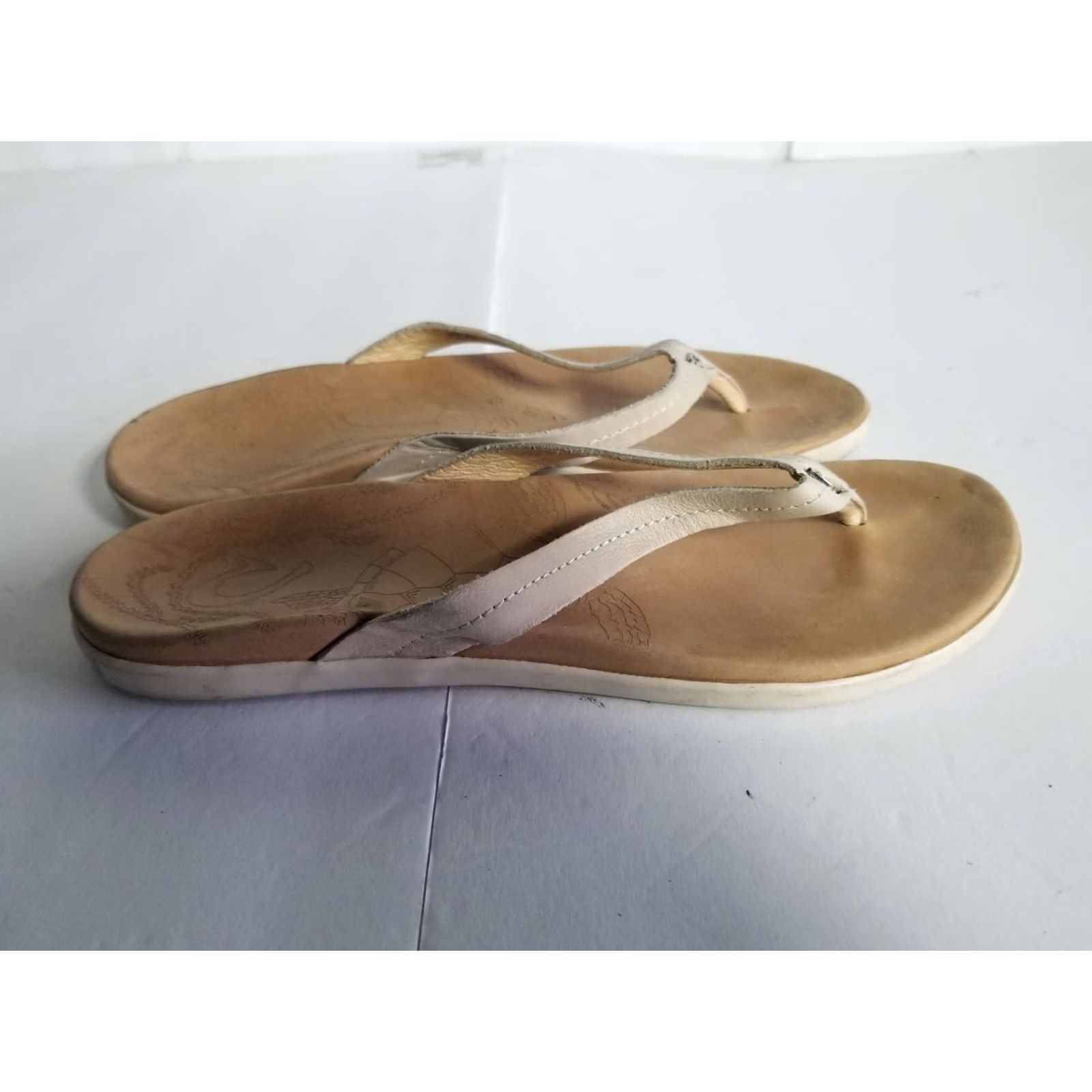 Olukai OluKai Honu Beige Leather Flip Flop Sandal Women Size 9 Size US 9 / IT 39 - 2 Thumbnail