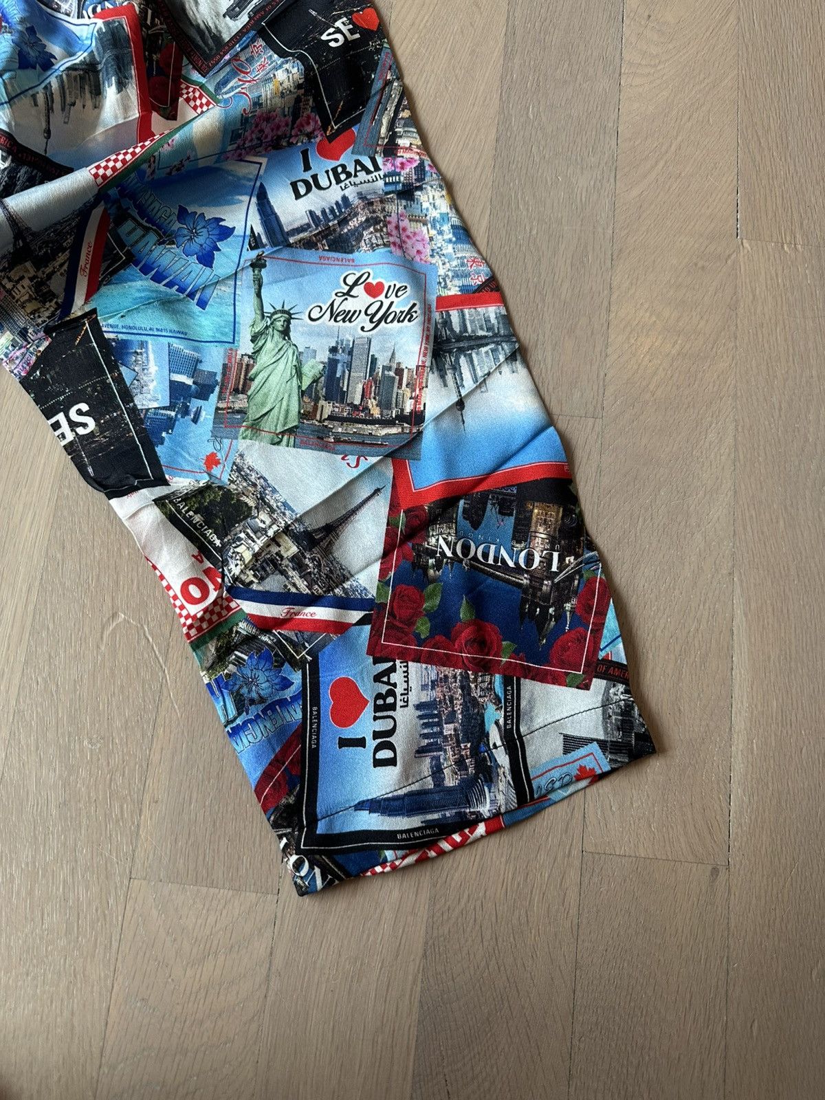 Balenciaga balenciaga silk tourist shirt Size US M / EU 48-50 / 2 - 8 Thumbnail